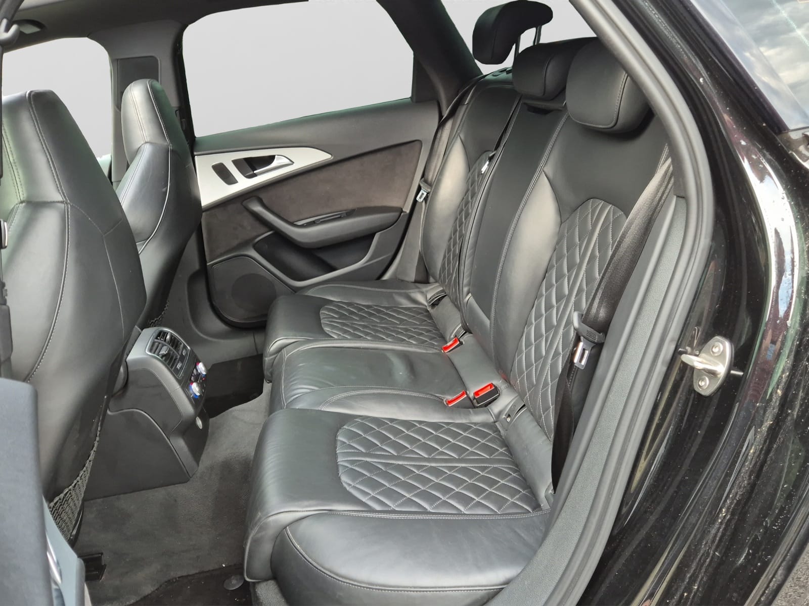 AUDI A6 Avant 3.0 TDI V6 quattro S-tronic-image-13