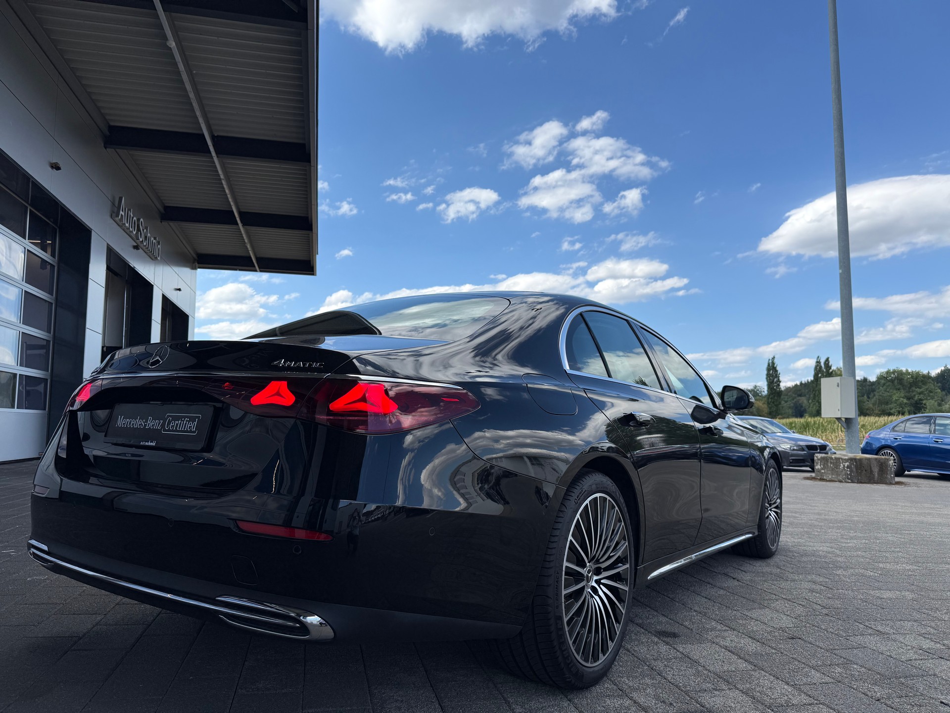 MERCEDES-BENZ E 200 EXCLUSIVE 9G-Tronic 4Matic-showroom-element-1