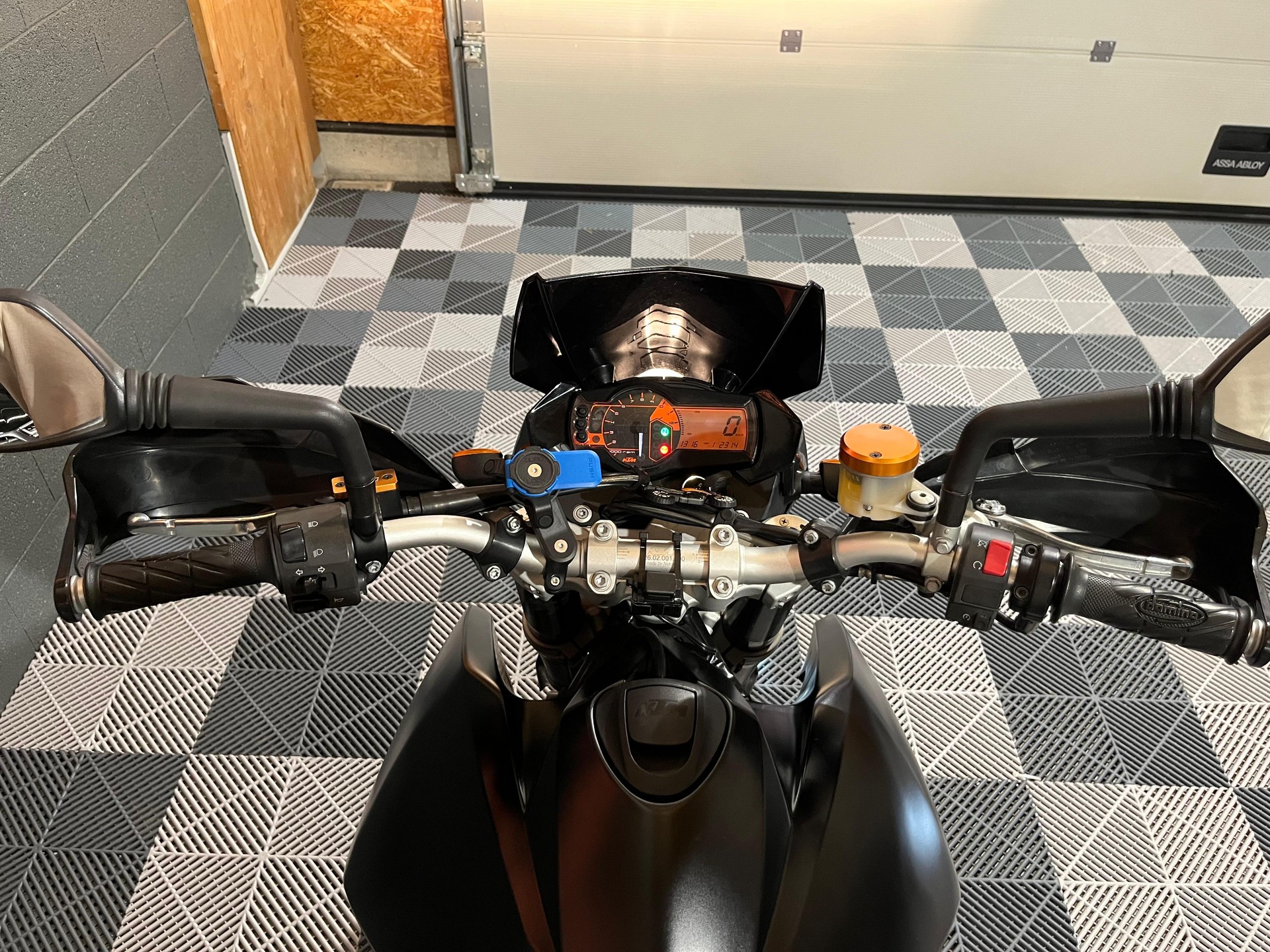KTM 990 Supermoto-image-6