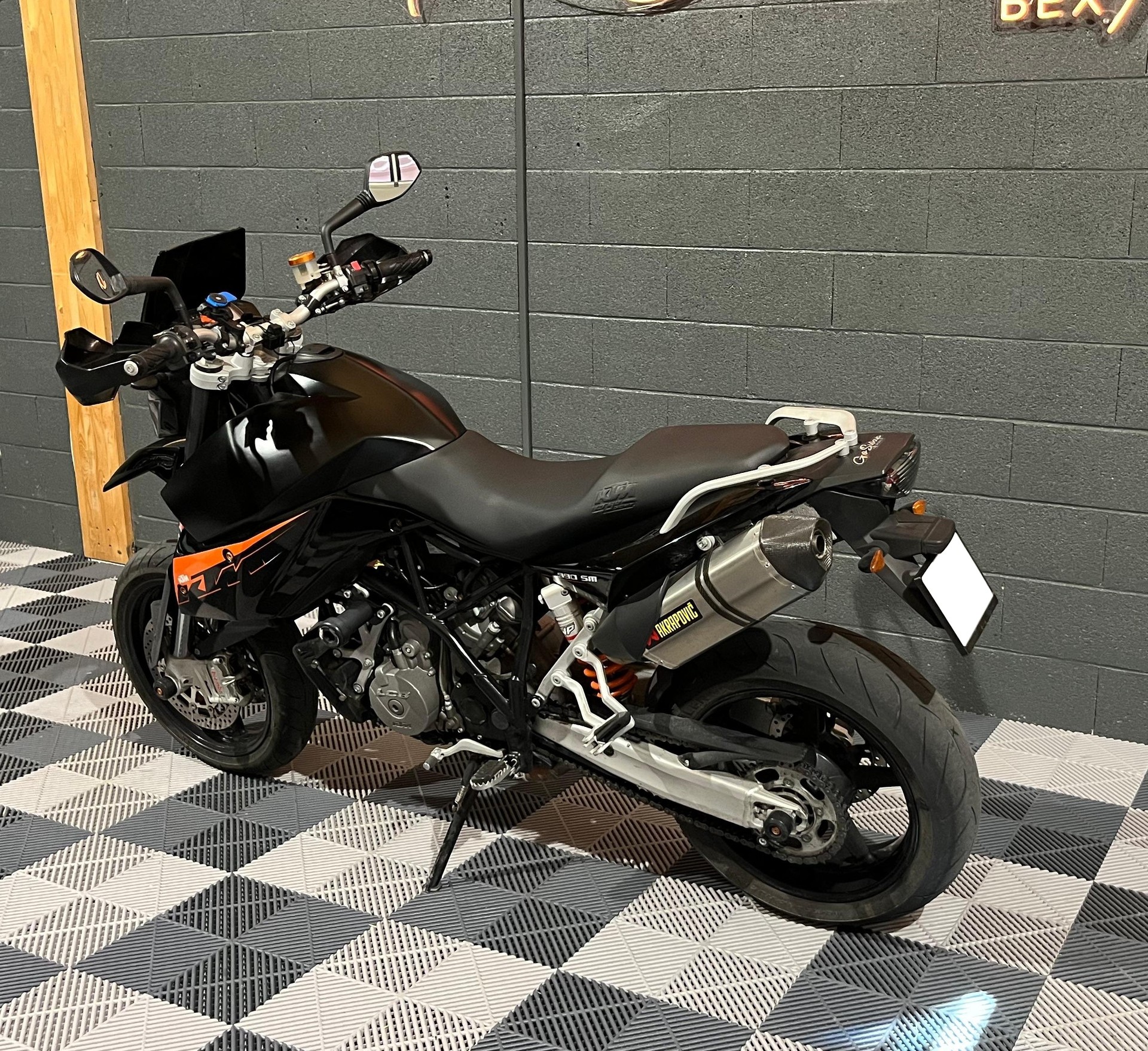 KTM 990 Supermoto-image-5
