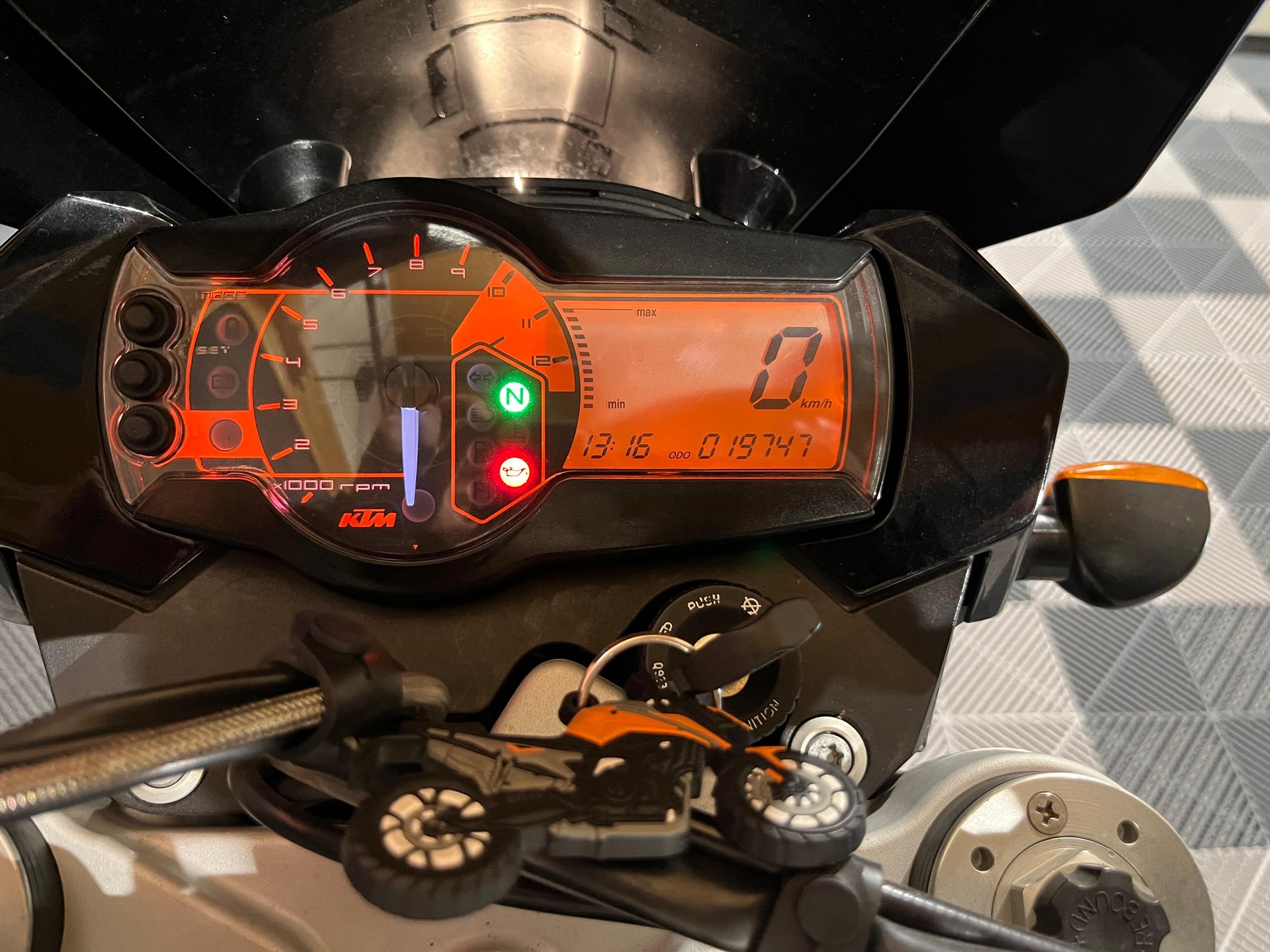 KTM 990 Supermoto-image-7
