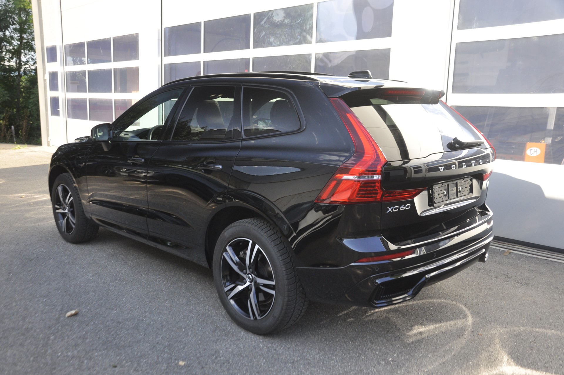VOLVO XC60 T6 eAWD R-Design Geartronic-image-2