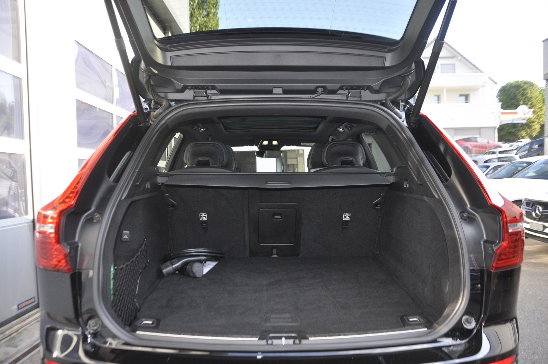VOLVO XC60 T6 eAWD R-Design Geartronic-image-13