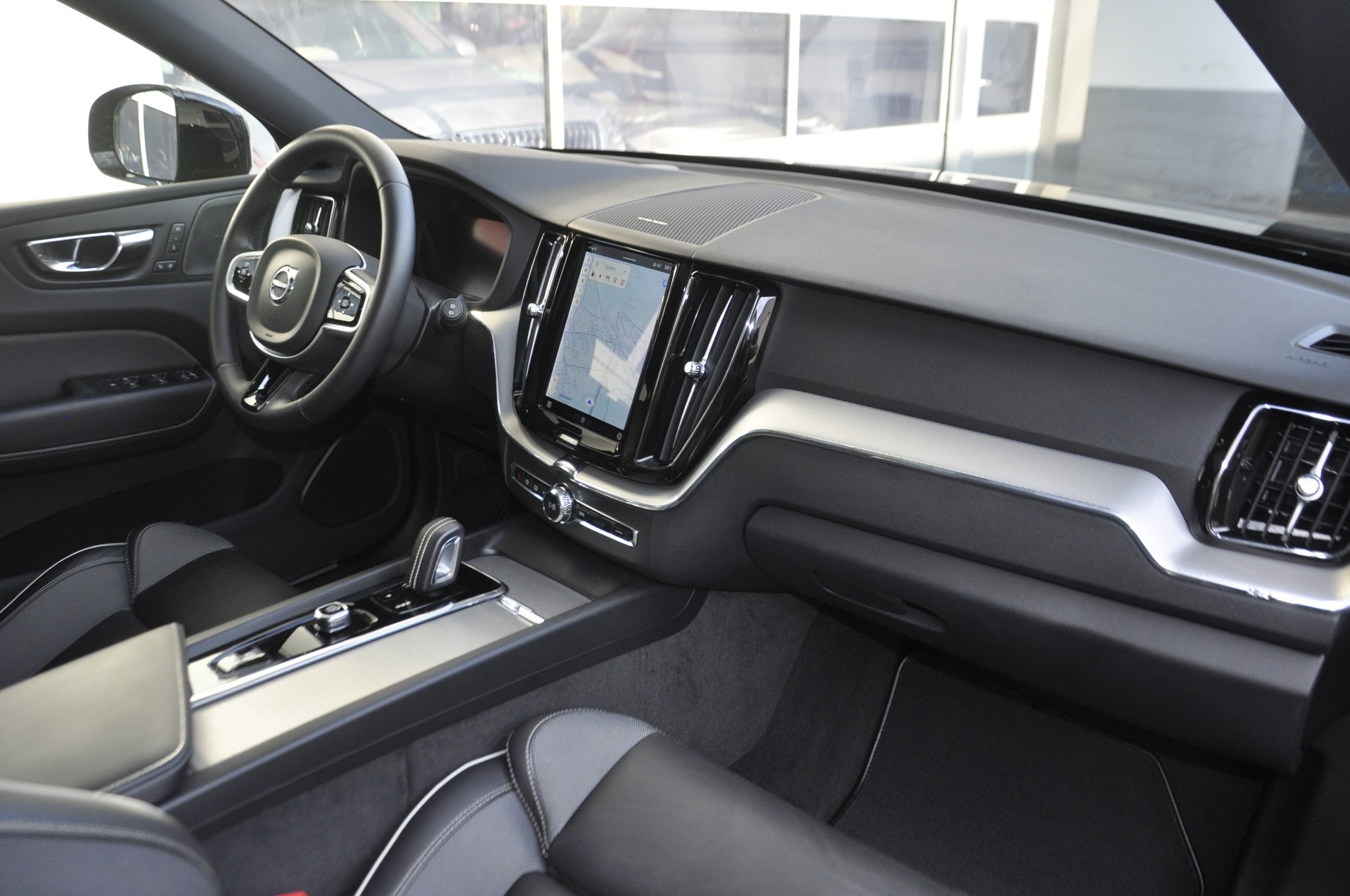 VOLVO XC60 T6 eAWD R-Design Geartronic-image-5