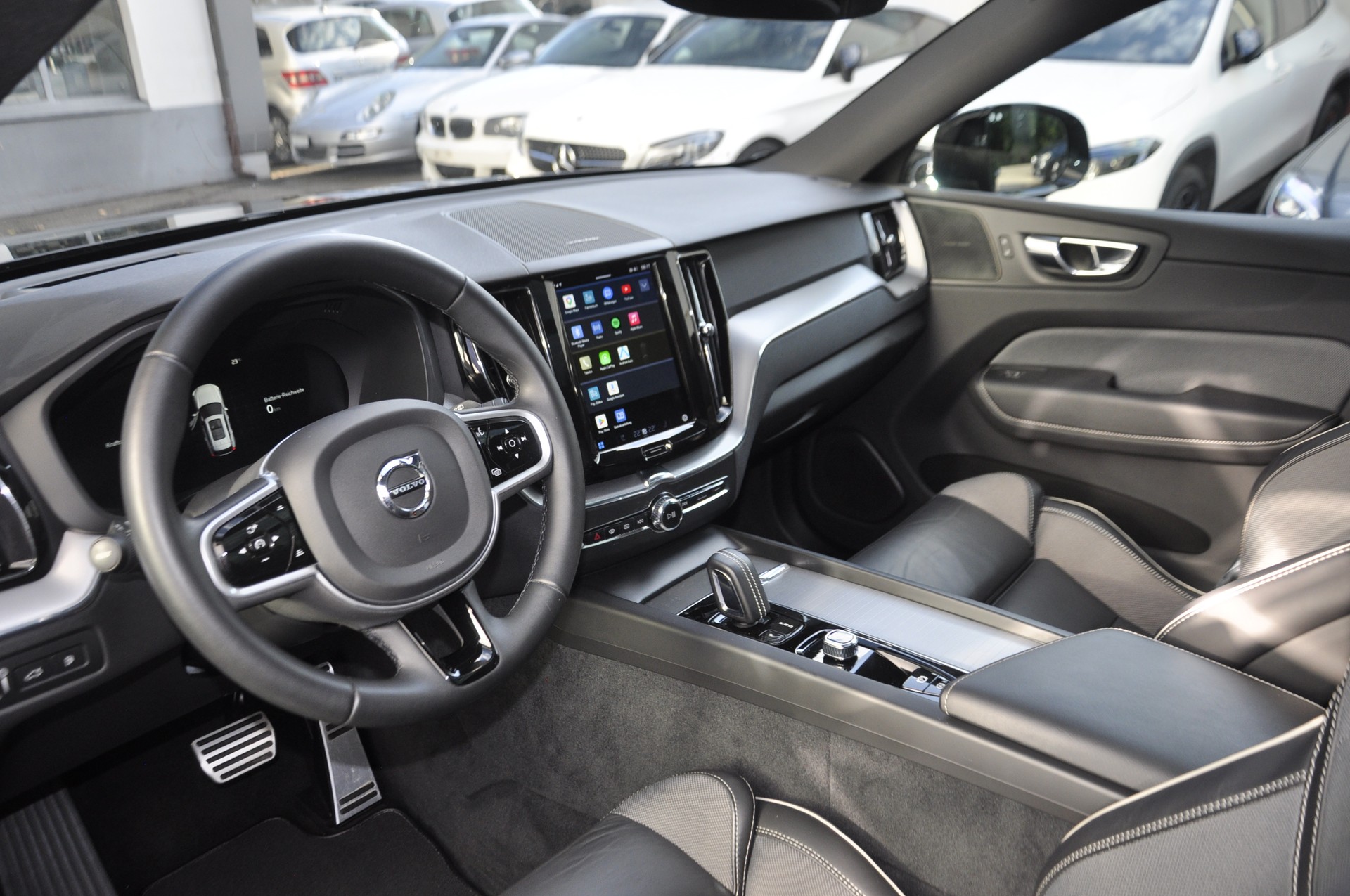 VOLVO XC60 T6 eAWD R-Design Geartronic-image-4