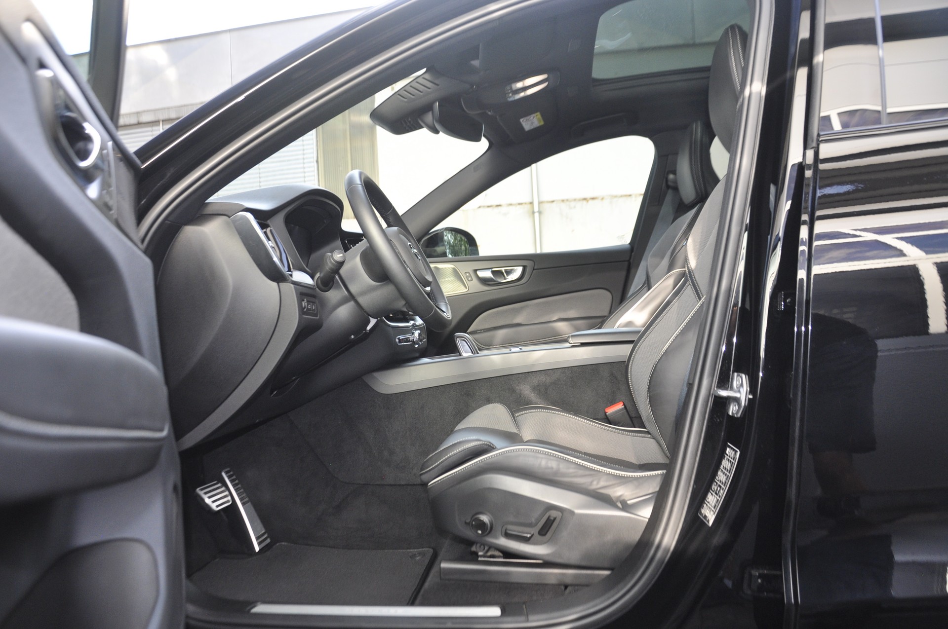 VOLVO XC60 T6 eAWD R-Design Geartronic-image-3