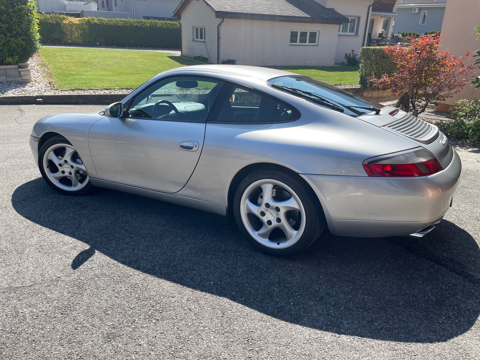 PORSCHE 3.4 Carrera 4-image-3