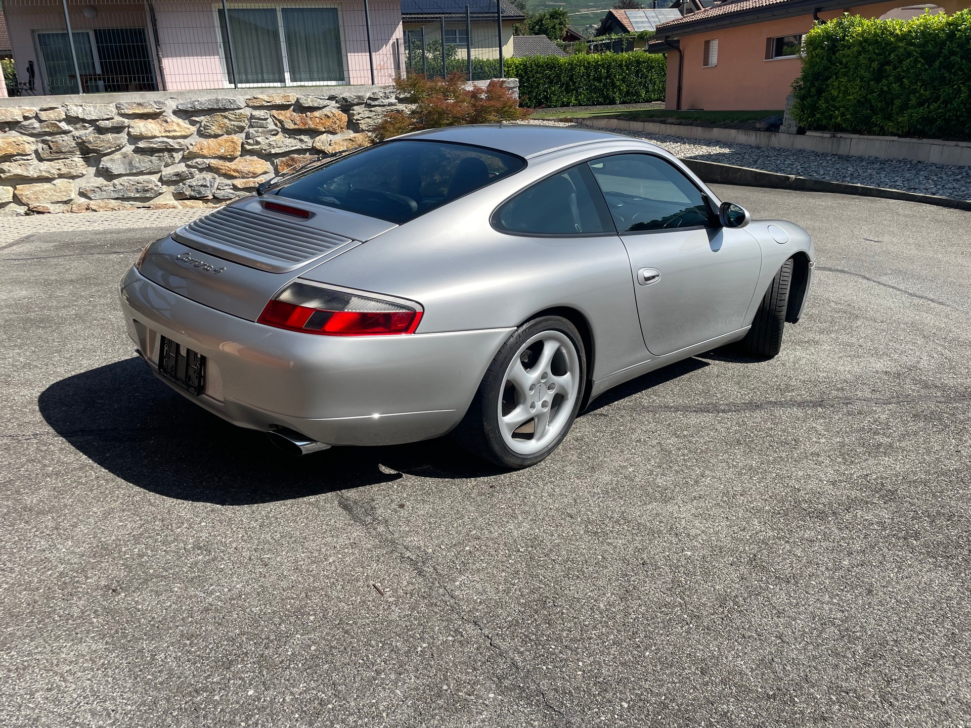 PORSCHE 3.4 Carrera 4-image-1