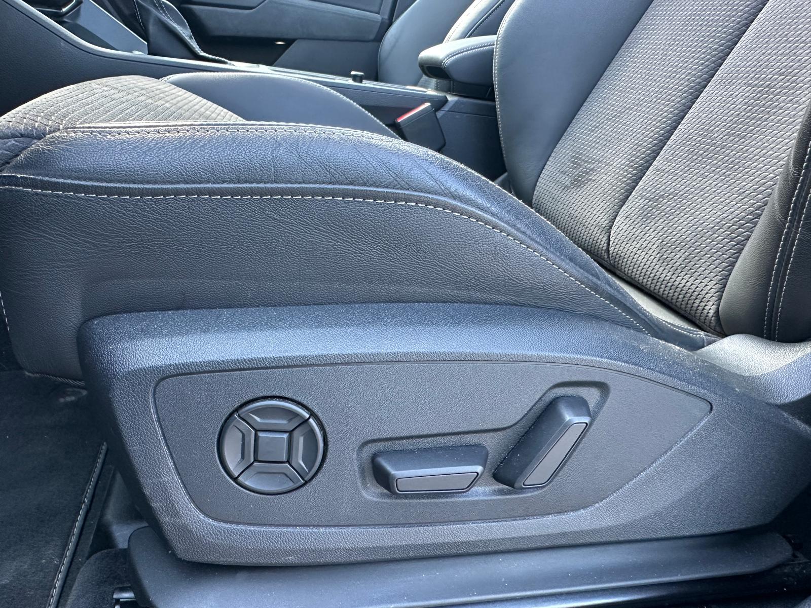 AUDI Q3 45 TFSI S line quattro S-tronic-image-9