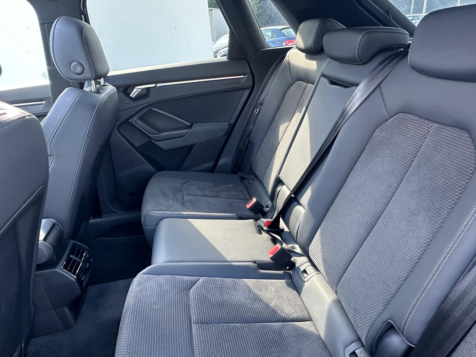 AUDI Q3 45 TFSI S line quattro S-tronic-image-8