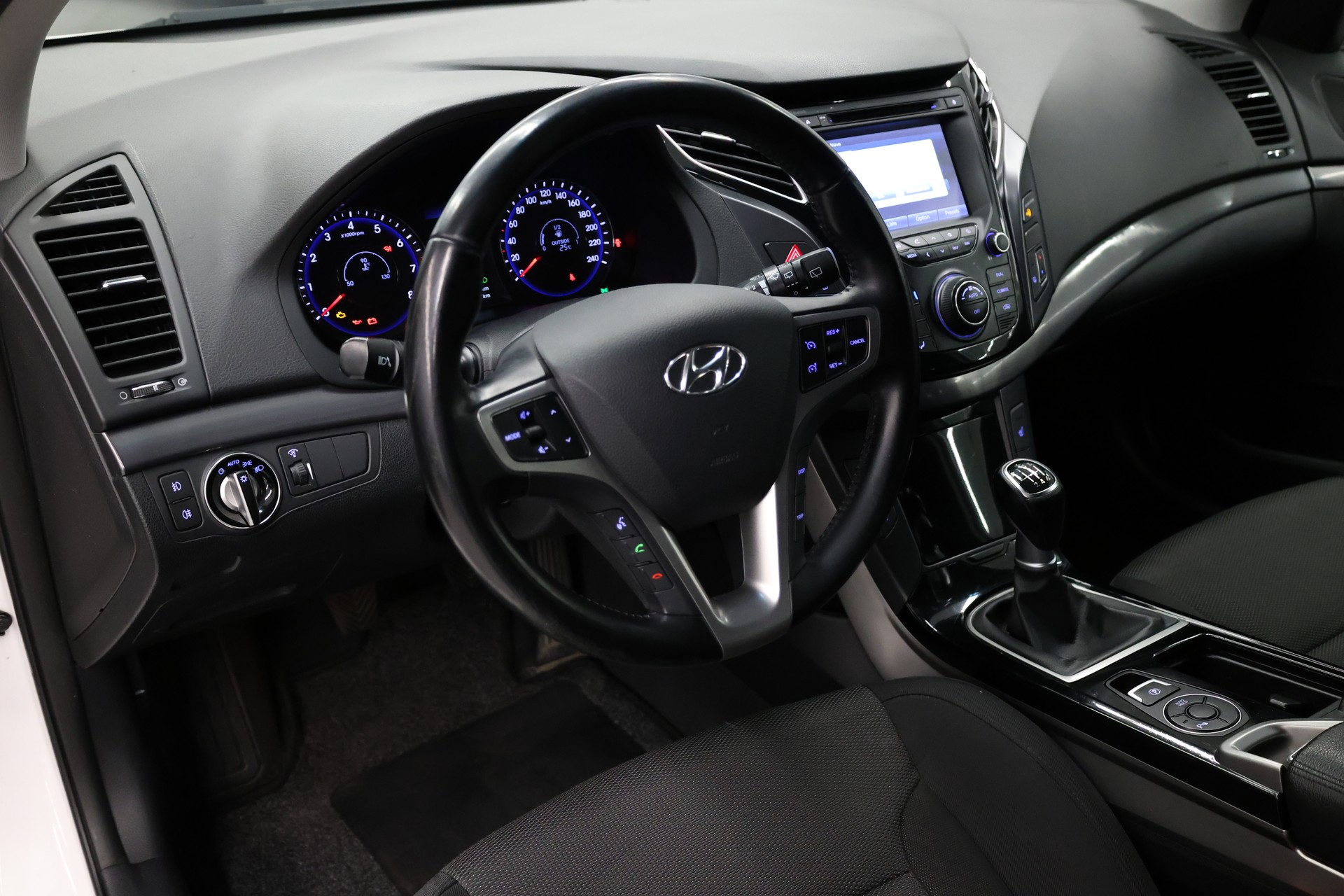 HYUNDAI i40 Wagon 2.0 GDi Style-image-12