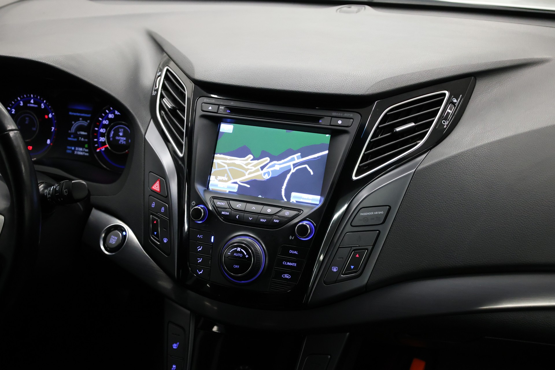 HYUNDAI i40 Wagon 2.0 GDi Style-image-16
