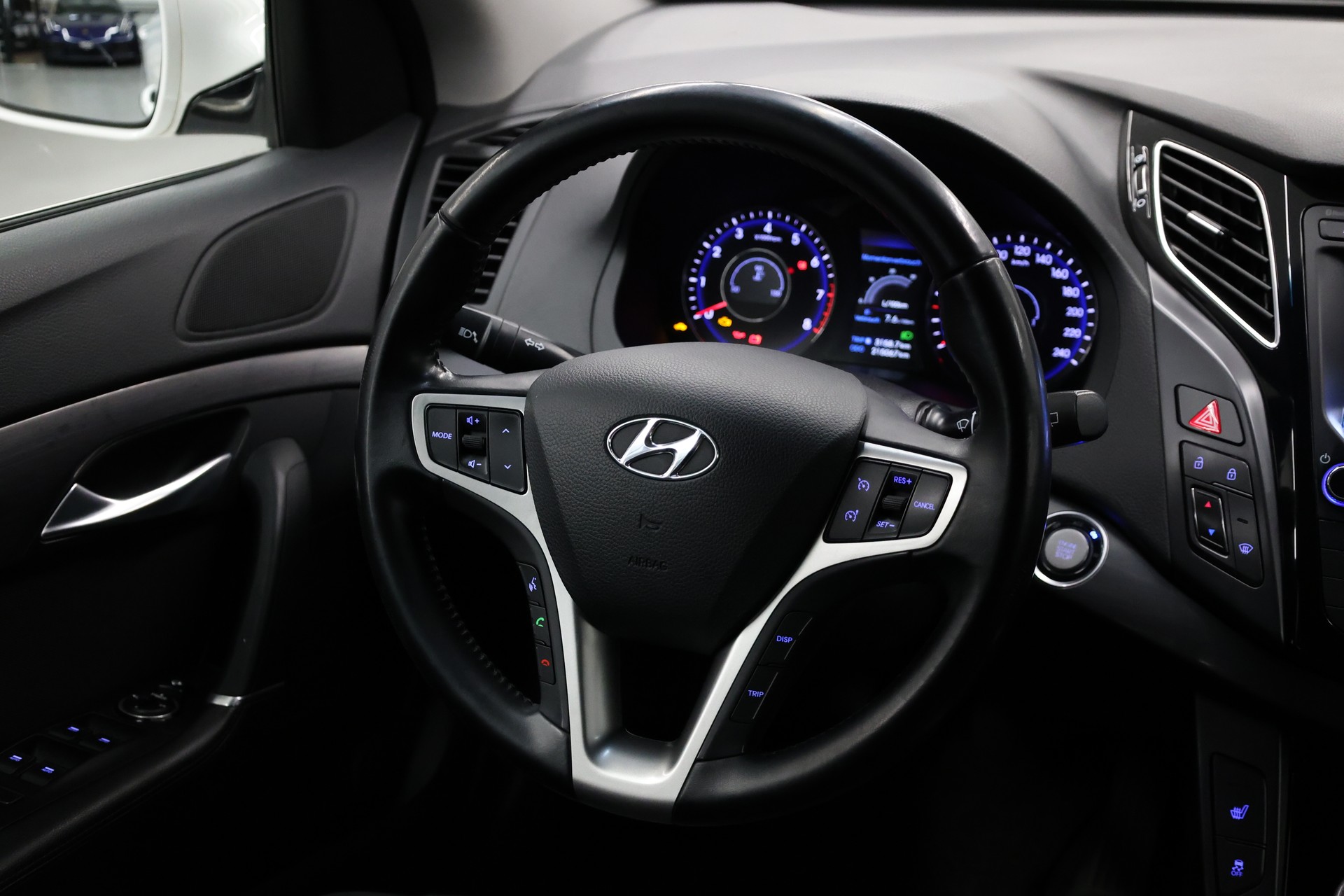 HYUNDAI i40 Wagon 2.0 GDi Style-image-15