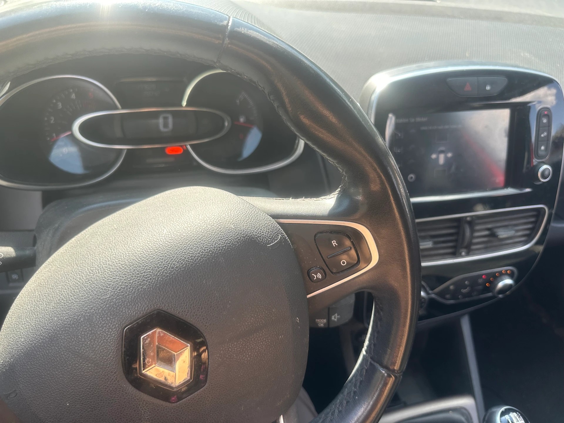 RENAULT Clio Grandtour 1.5 dCi Swiss Edition-image-10