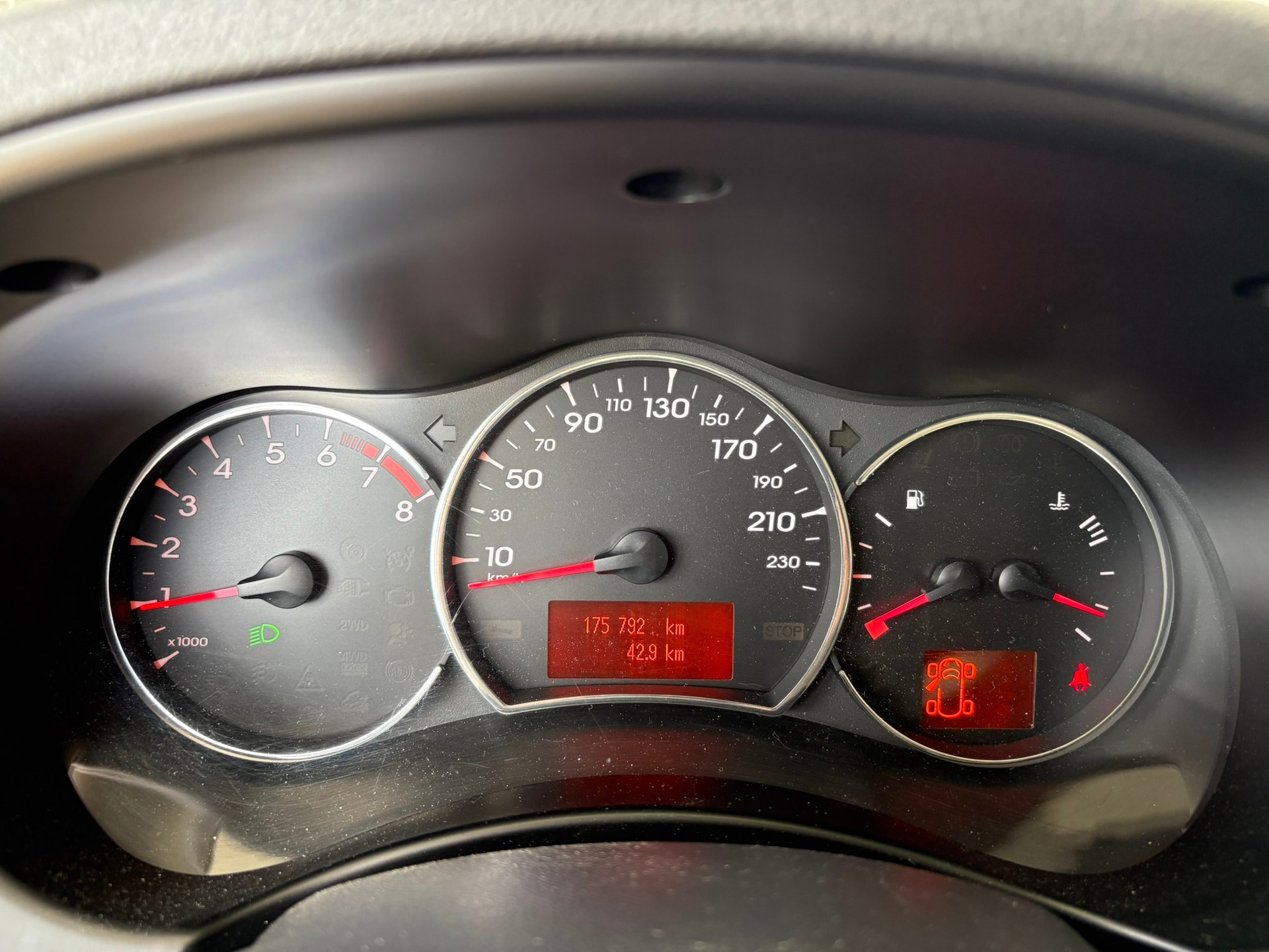 RENAULT Koleos 2.5 Dynamique 4x4-image-9