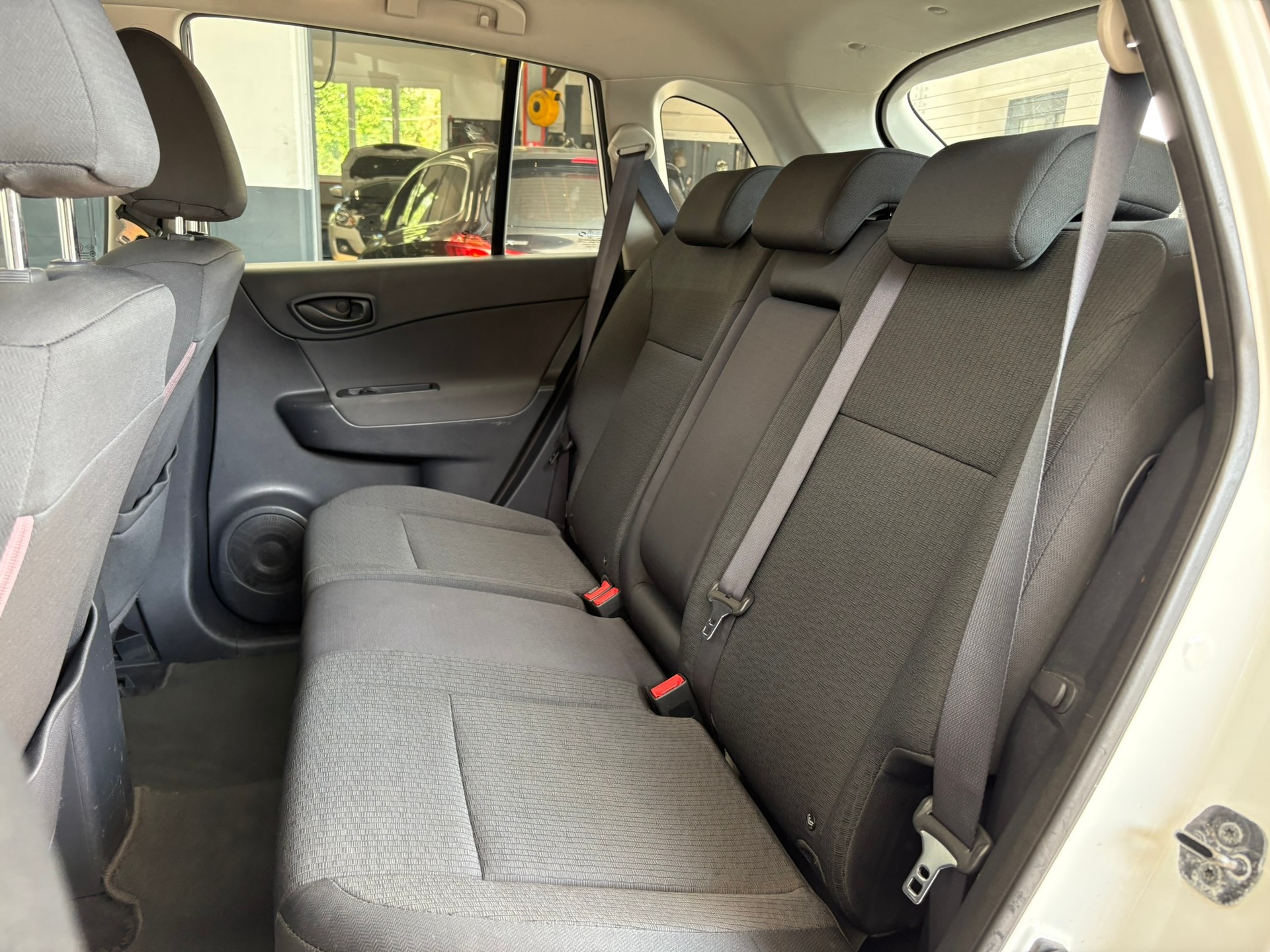 RENAULT Koleos 2.5 Dynamique 4x4-image-10