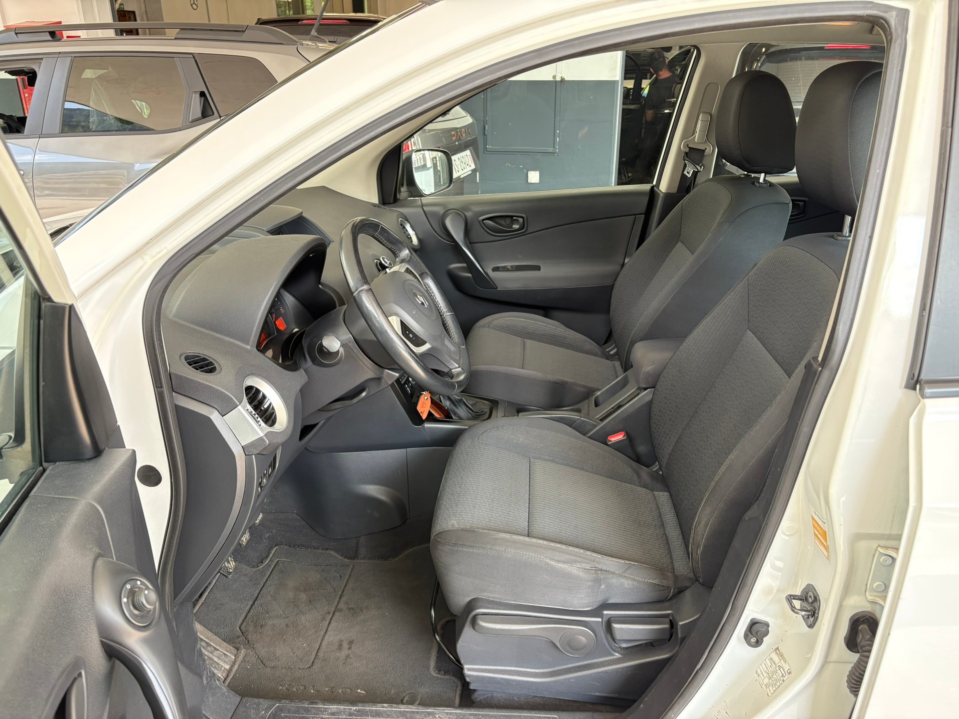RENAULT Koleos 2.5 Dynamique 4x4-image-8