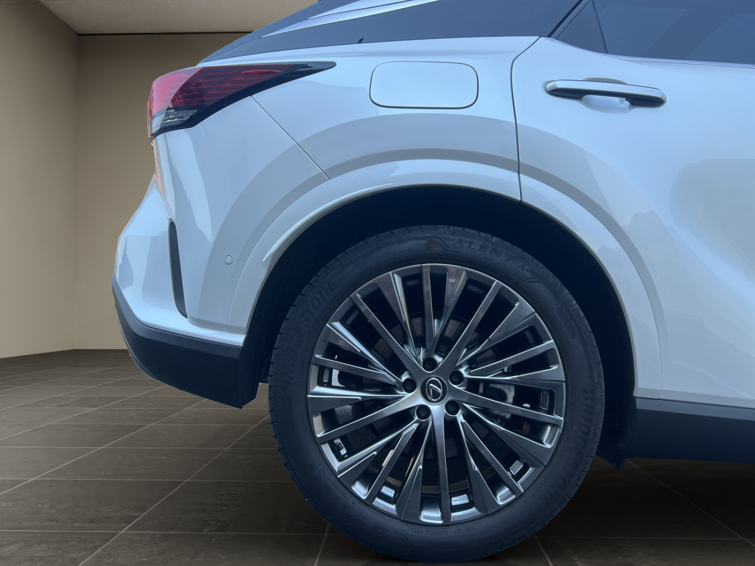LEXUS RX 450h+ Excellence-image-25