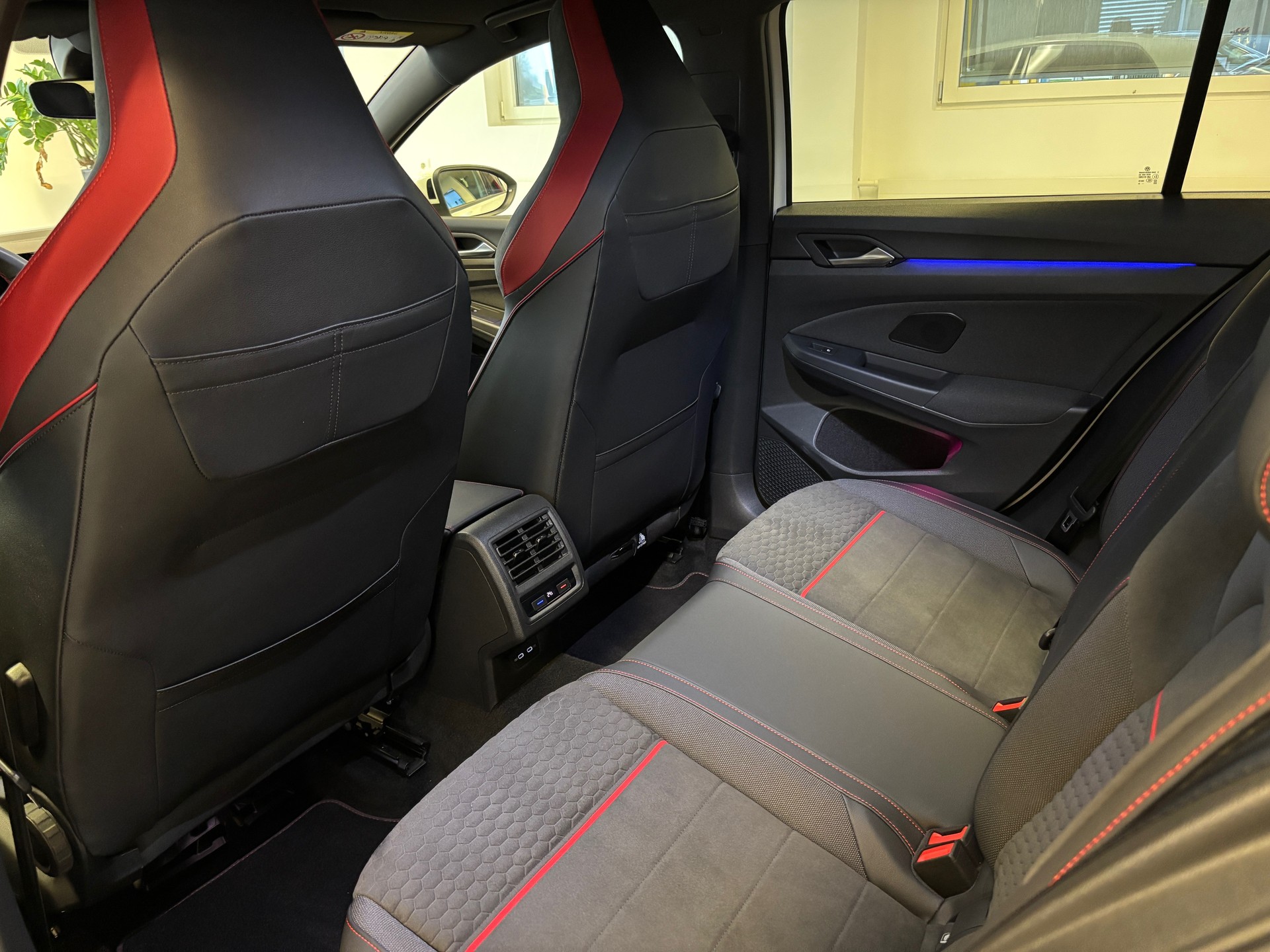 VW Golf 2.0 TSI GTI Clubsport DSG-image-16
