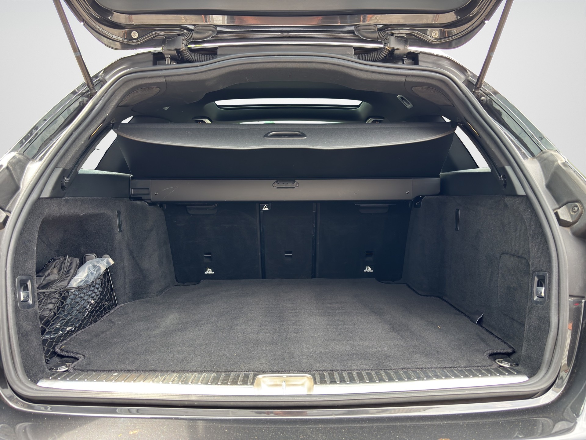 MERCEDES-BENZ C 220 d AMG Line 4Matic 9G-Tronic-image-9