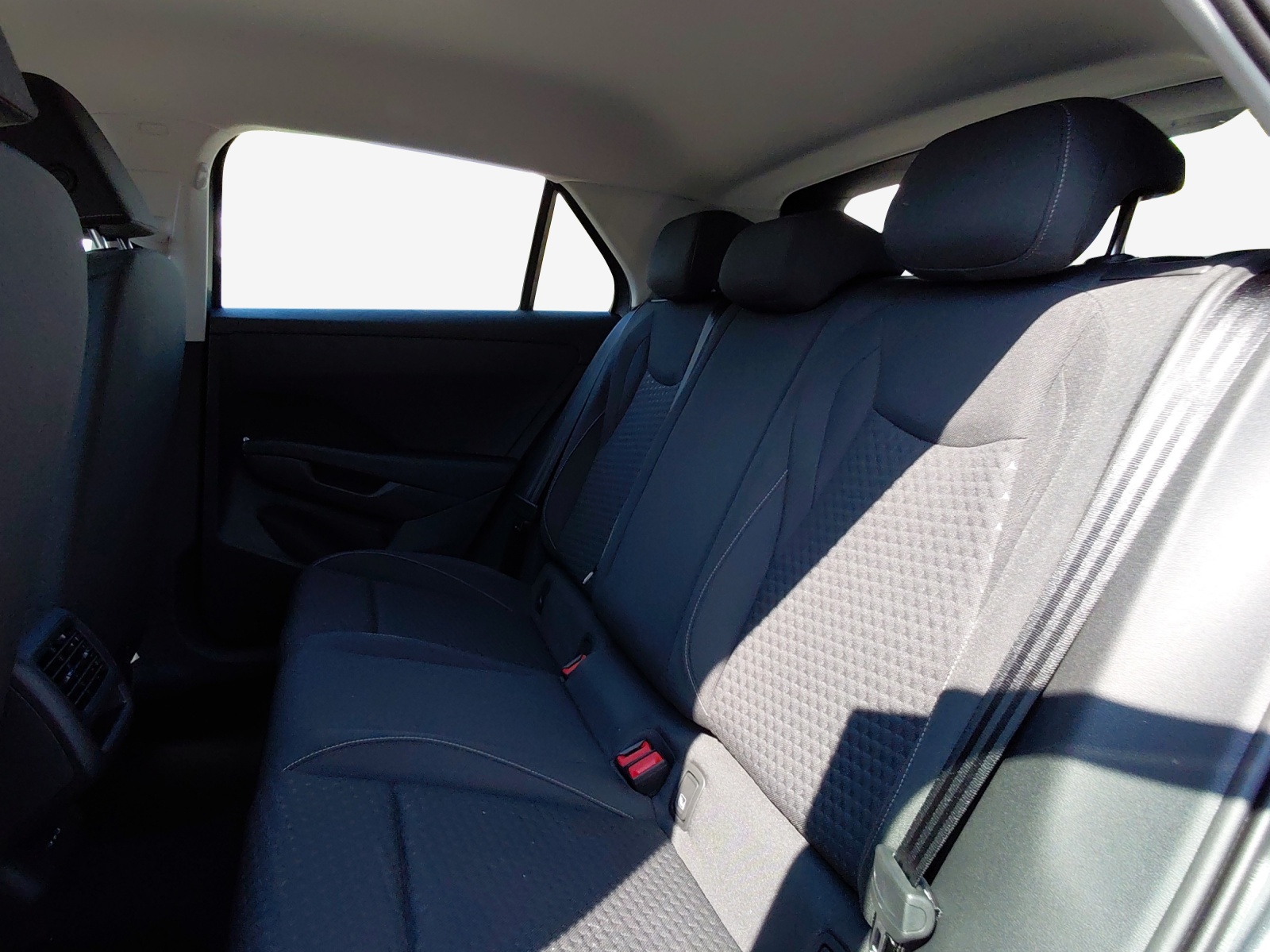 VW T-Roc 1.5 eTSI mHEV Trend DSG-image-11