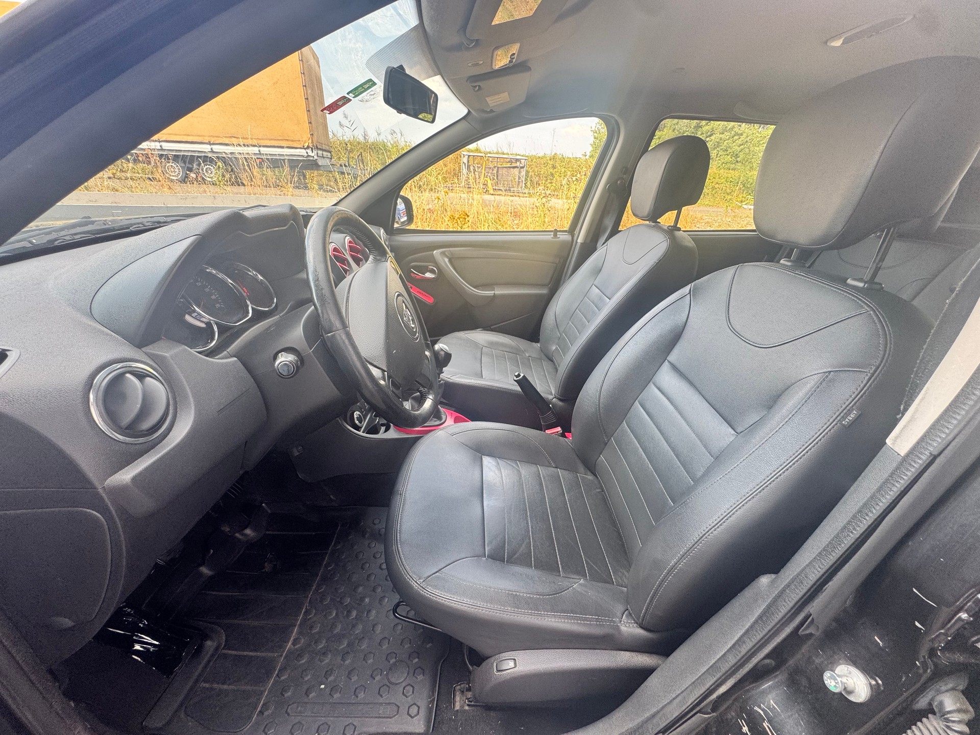 DACIA Duster 1.2 T Privilège 4x4-image-10