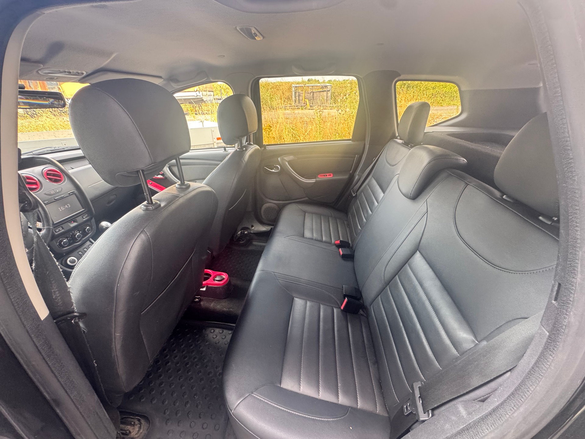 DACIA Duster 1.2 T Privilège 4x4-image-13