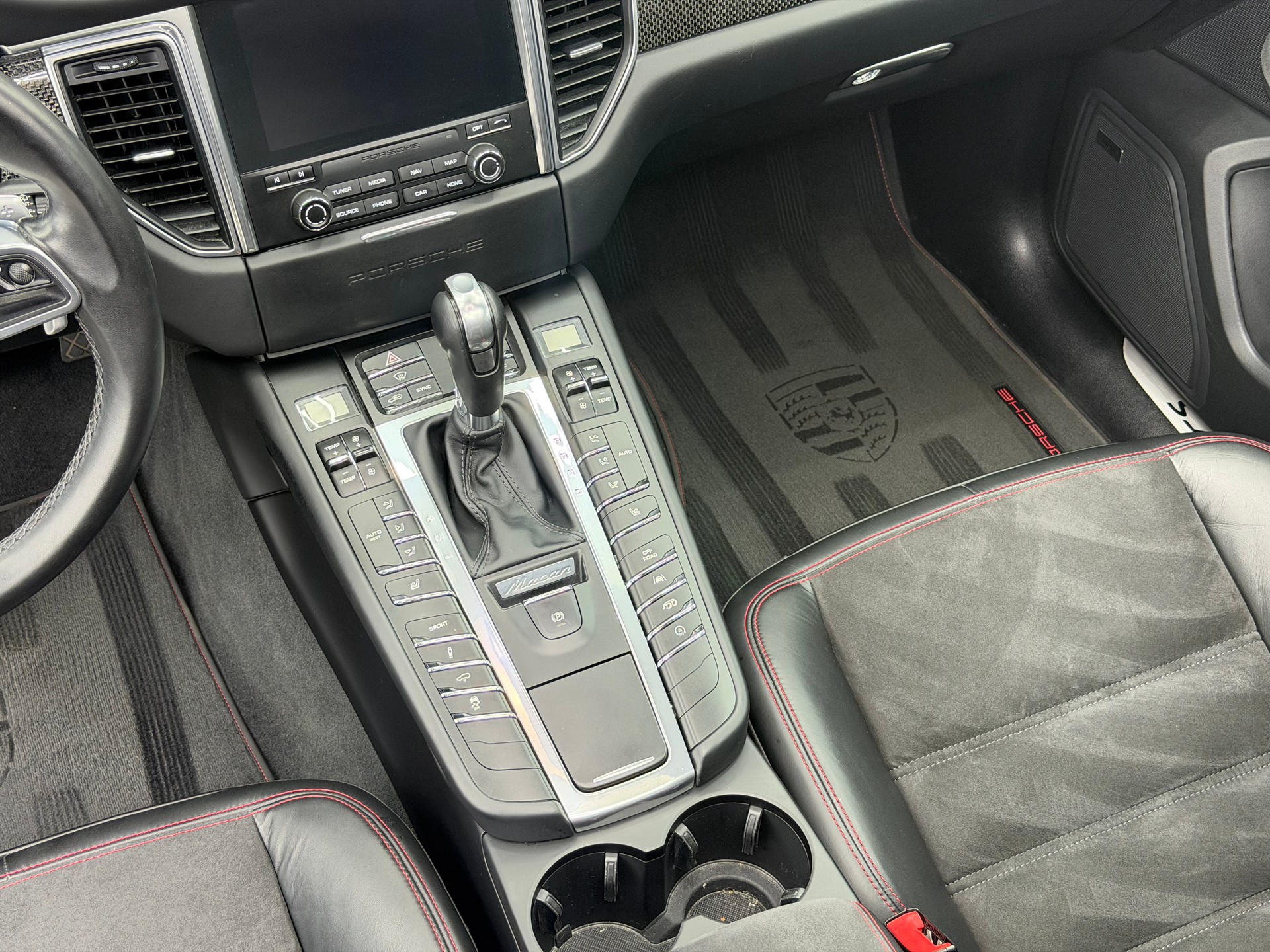 PORSCHE Macan GTS PDK-image-11