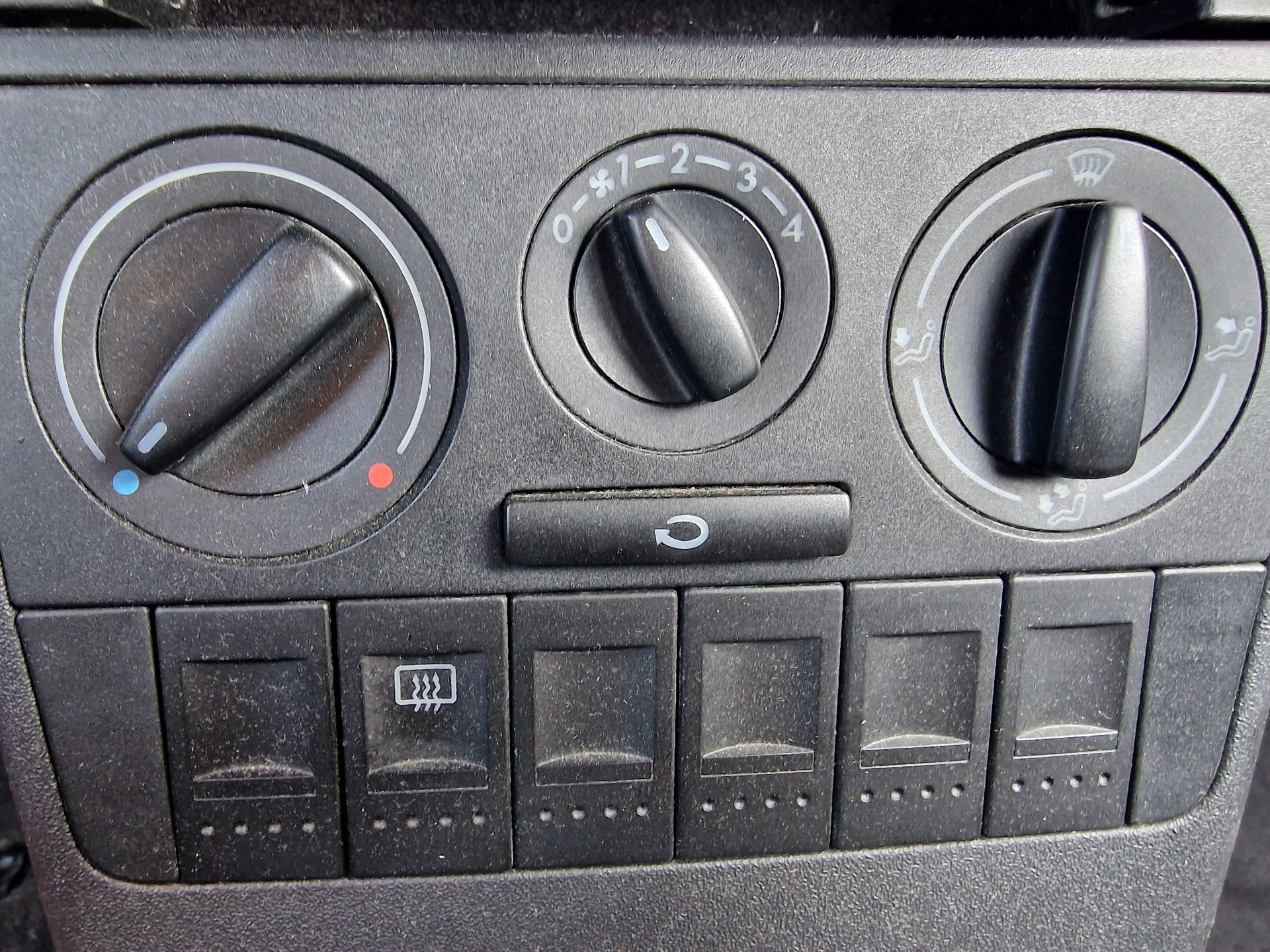 VW Polo 60 12Mt Gara MFK Neu-image-9