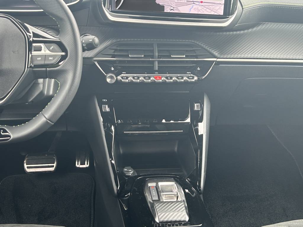 PEUGEOT 208 1.2 MHEV 145 GT-image-6