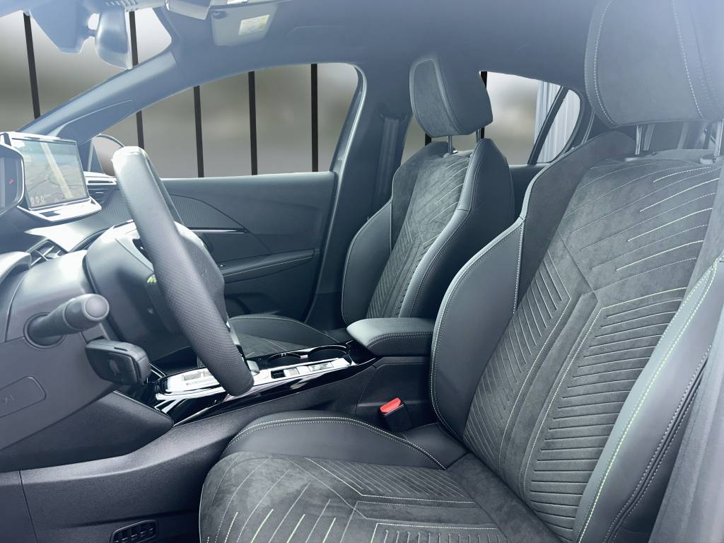 PEUGEOT 208 1.2 MHEV 145 GT-image-7