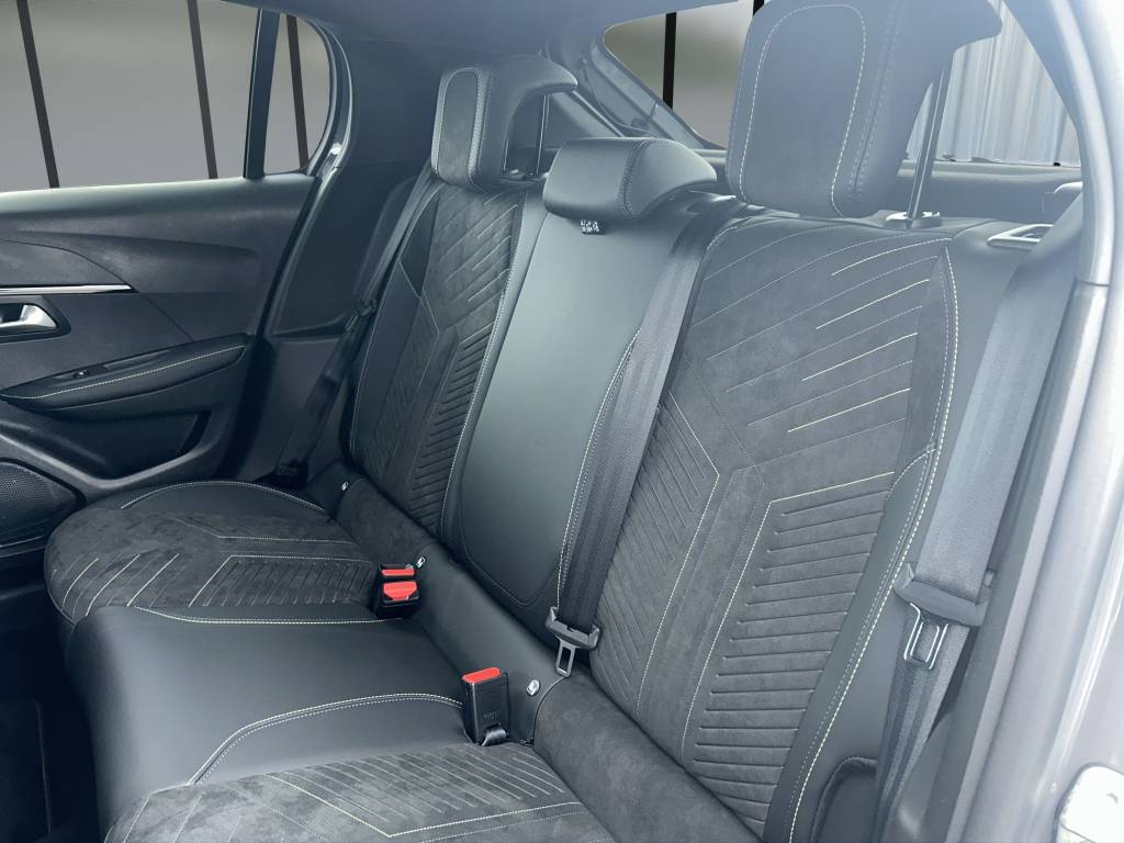 PEUGEOT 208 1.2 MHEV 145 GT-image-8