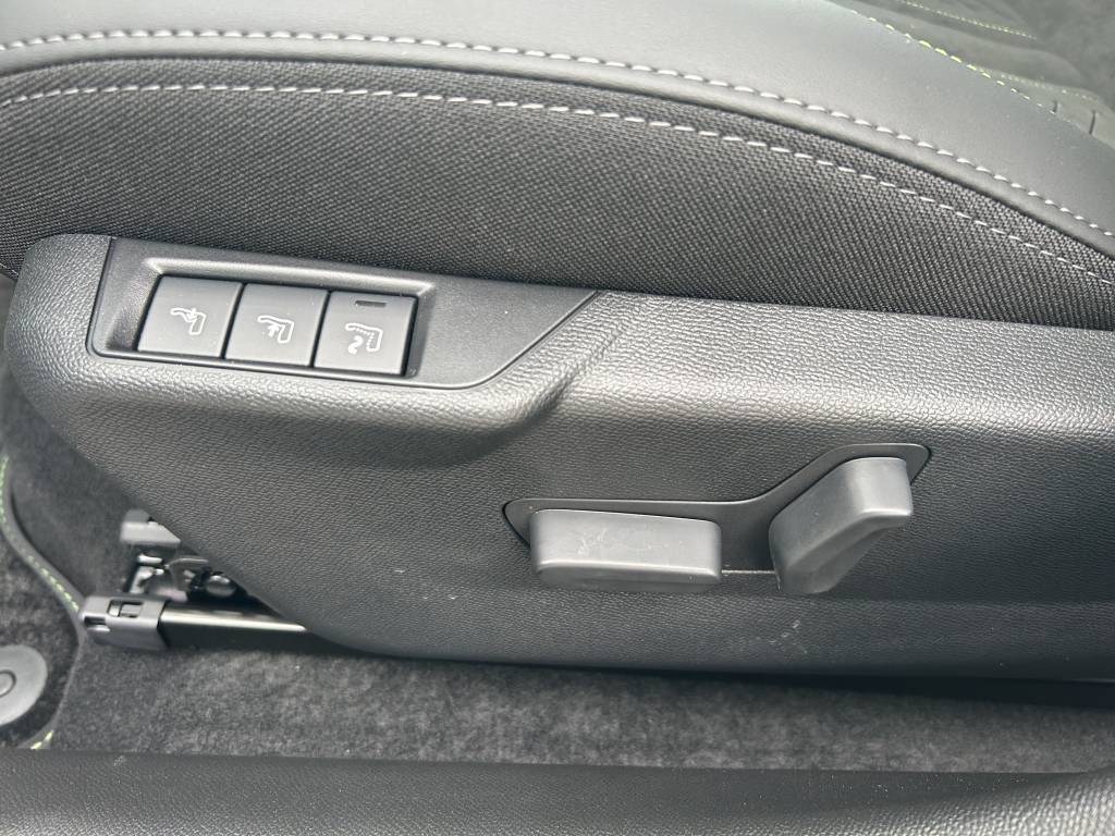 PEUGEOT 208 1.2 MHEV 145 GT-image-12