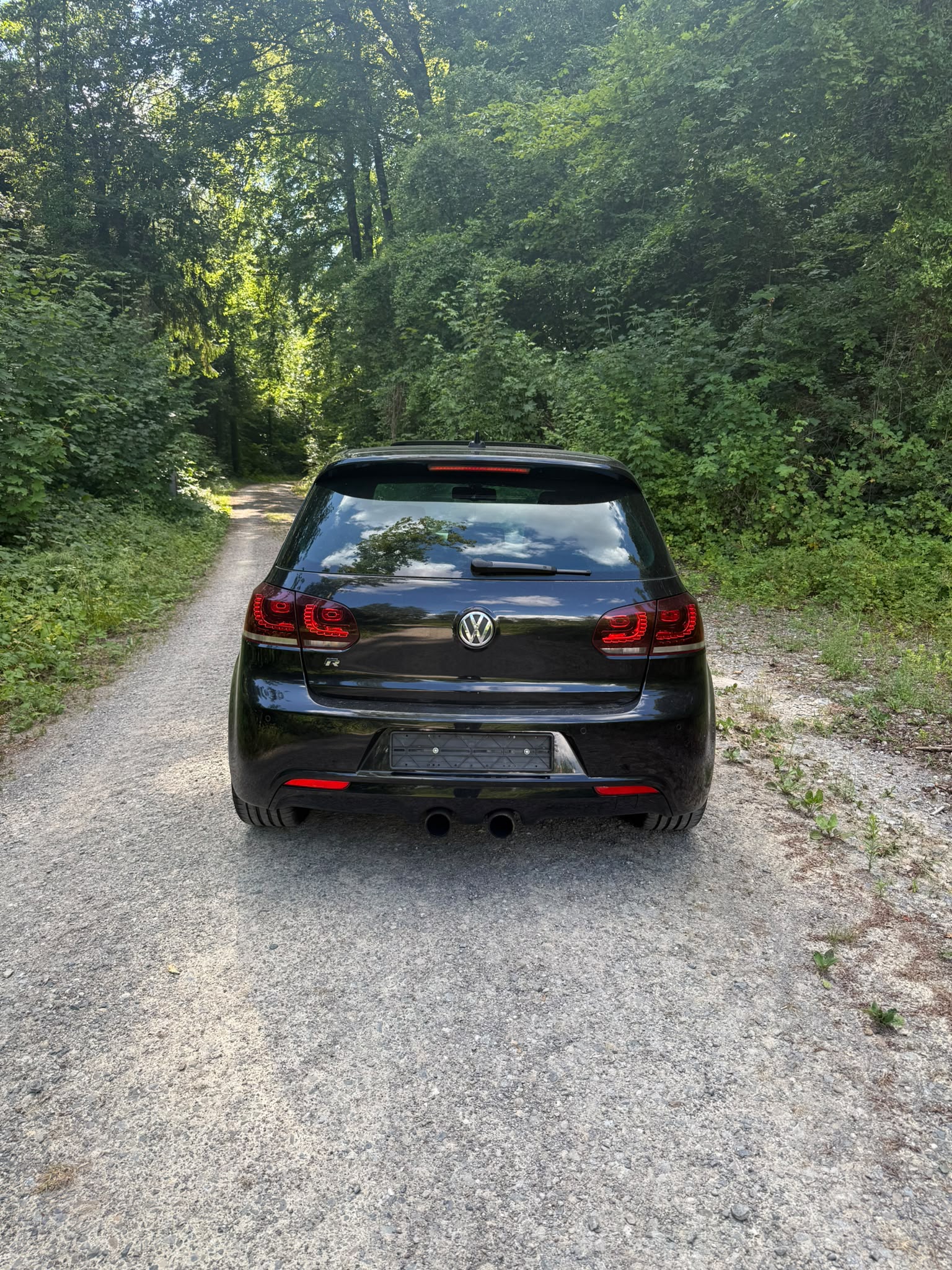 VW Golf 2.0 TSI R 4Motion DSG-image-2