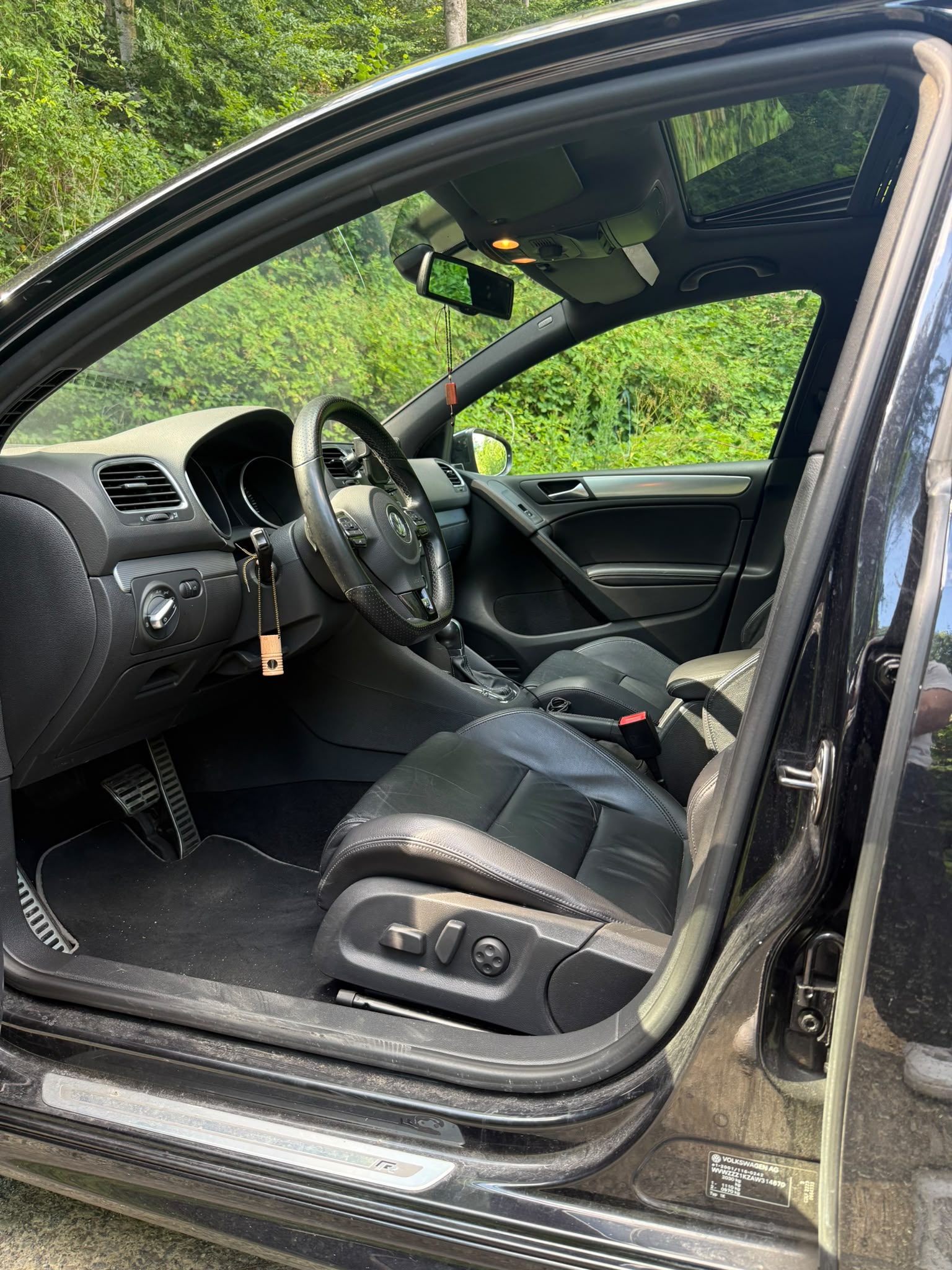 VW Golf 2.0 TSI R 4Motion DSG-image-8