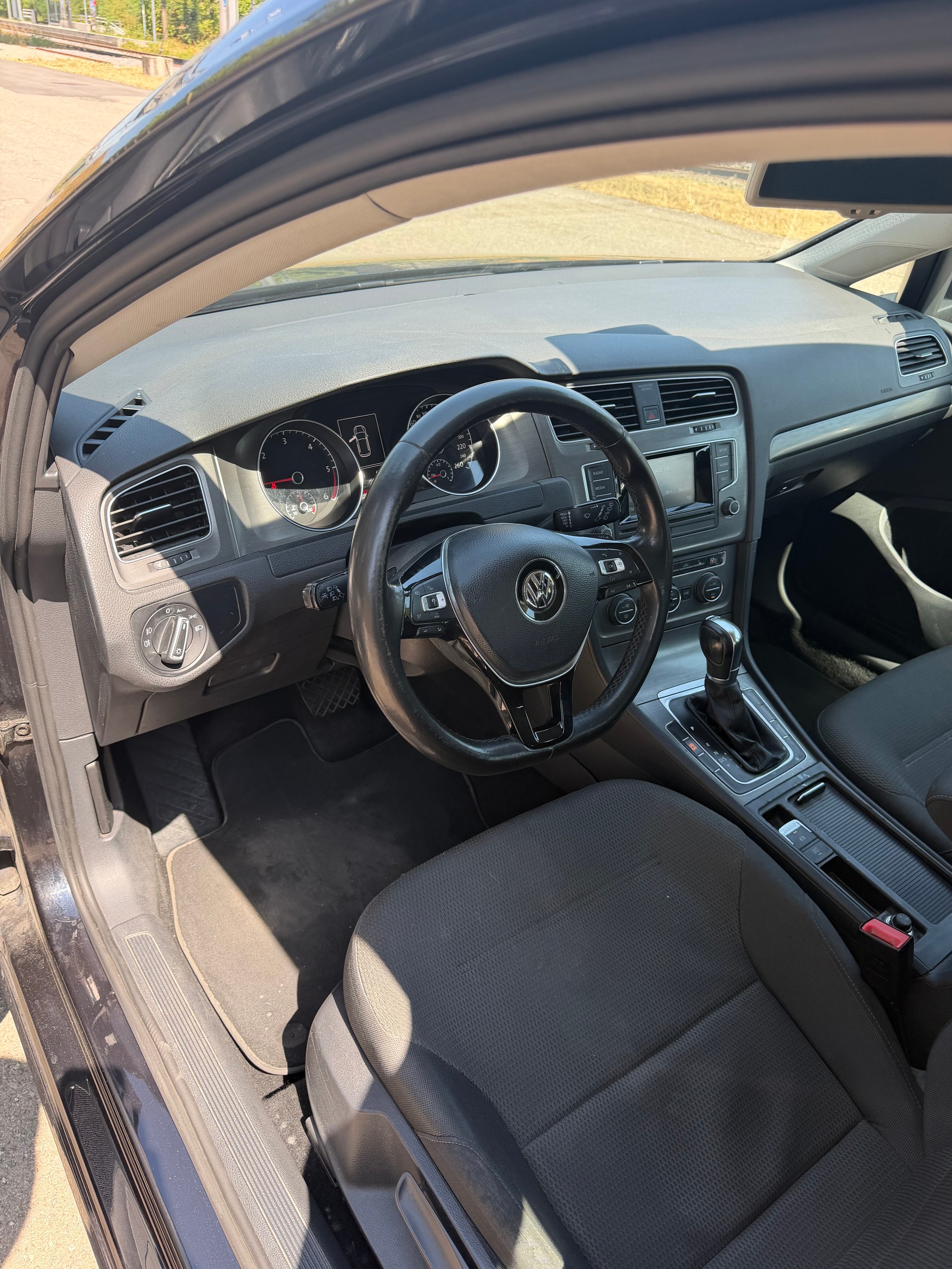VW GOLF 2.0 TDI Comfortline DSG-image-4
