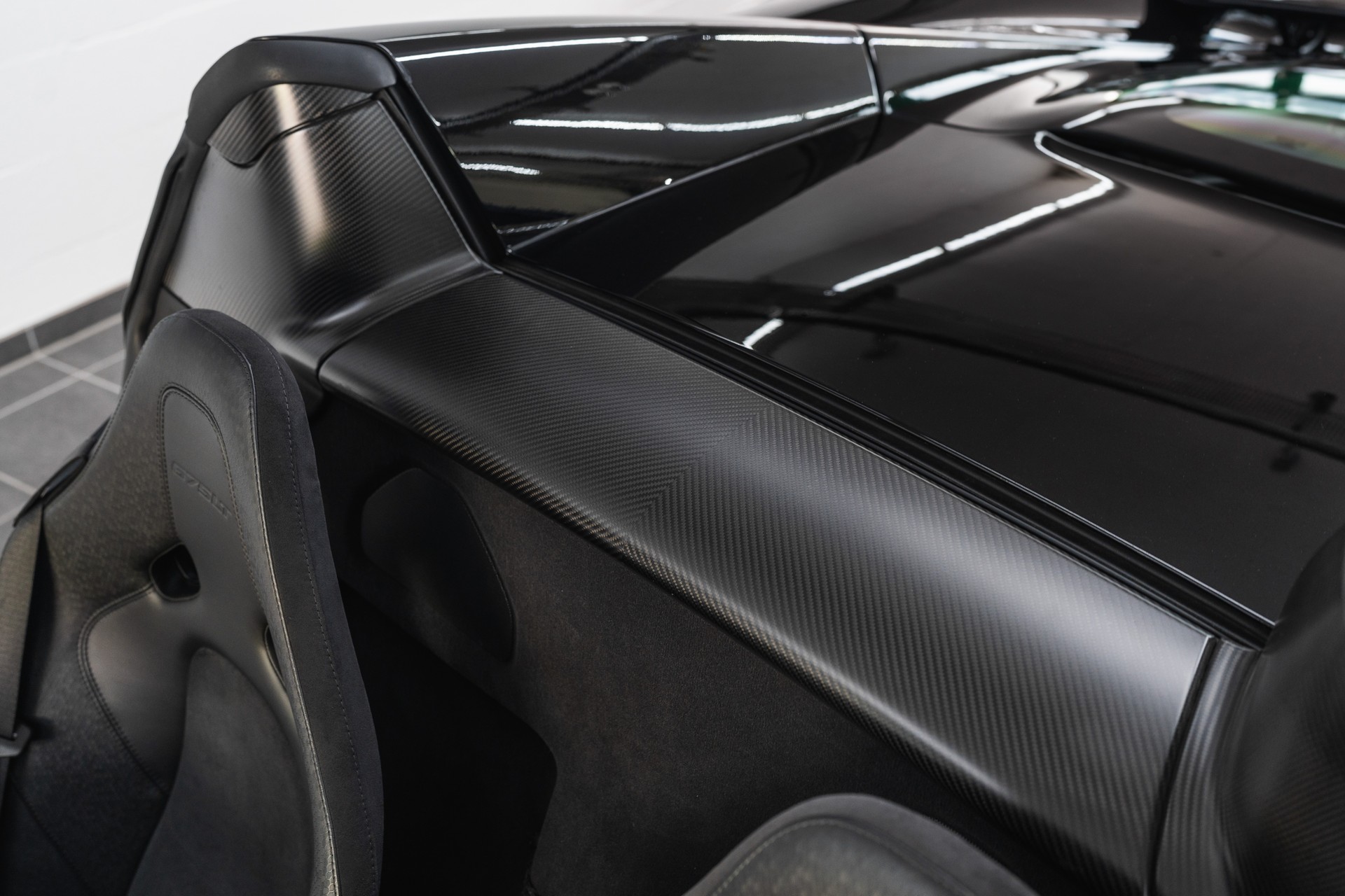 McLAREN 675LT Spider 3.8 V8 SSG-image-14