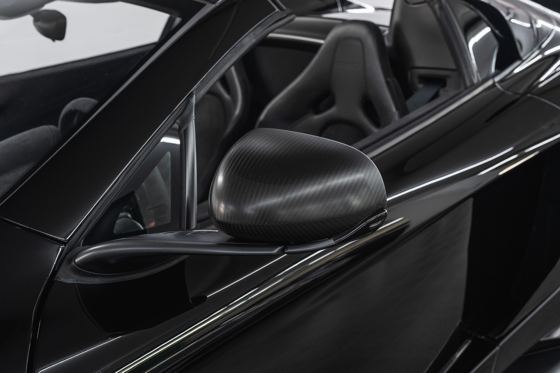McLAREN 675LT Spider 3.8 V8 SSG-image-17