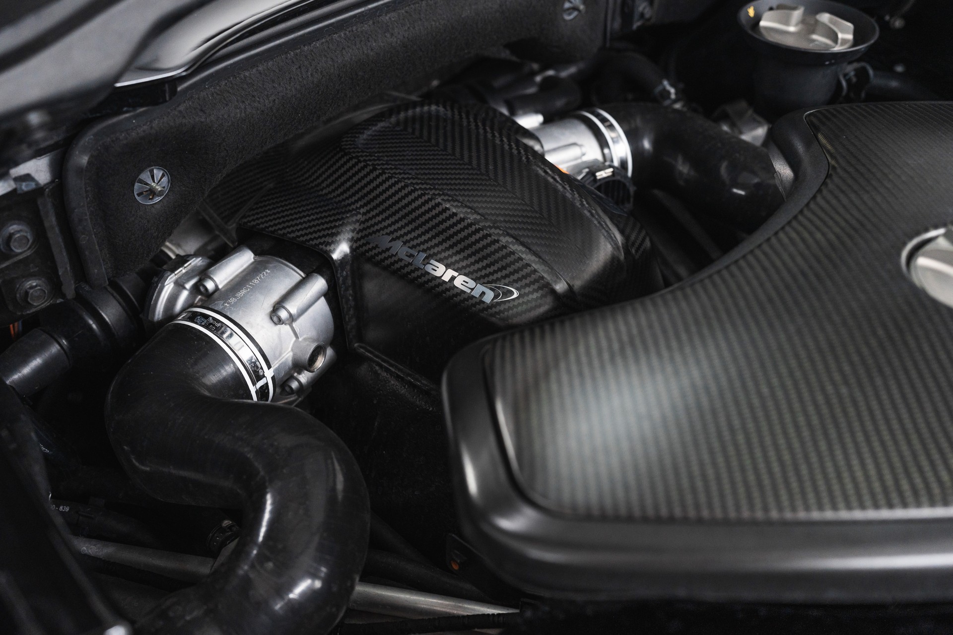 McLAREN 675LT Spider 3.8 V8 SSG-image-24