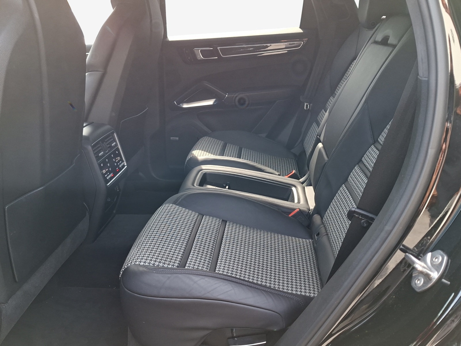 PORSCHE Cayenne Turbo Coupé-image-11