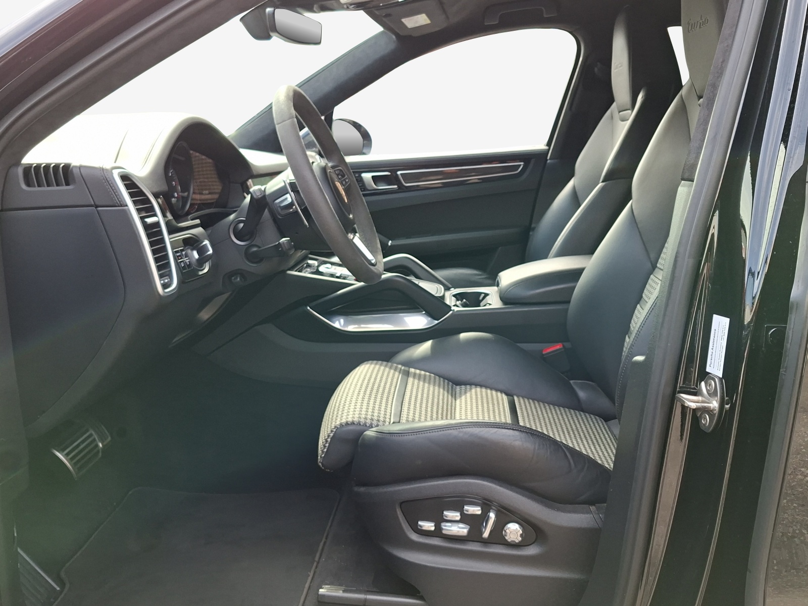 PORSCHE Cayenne Turbo Coupé-image-7