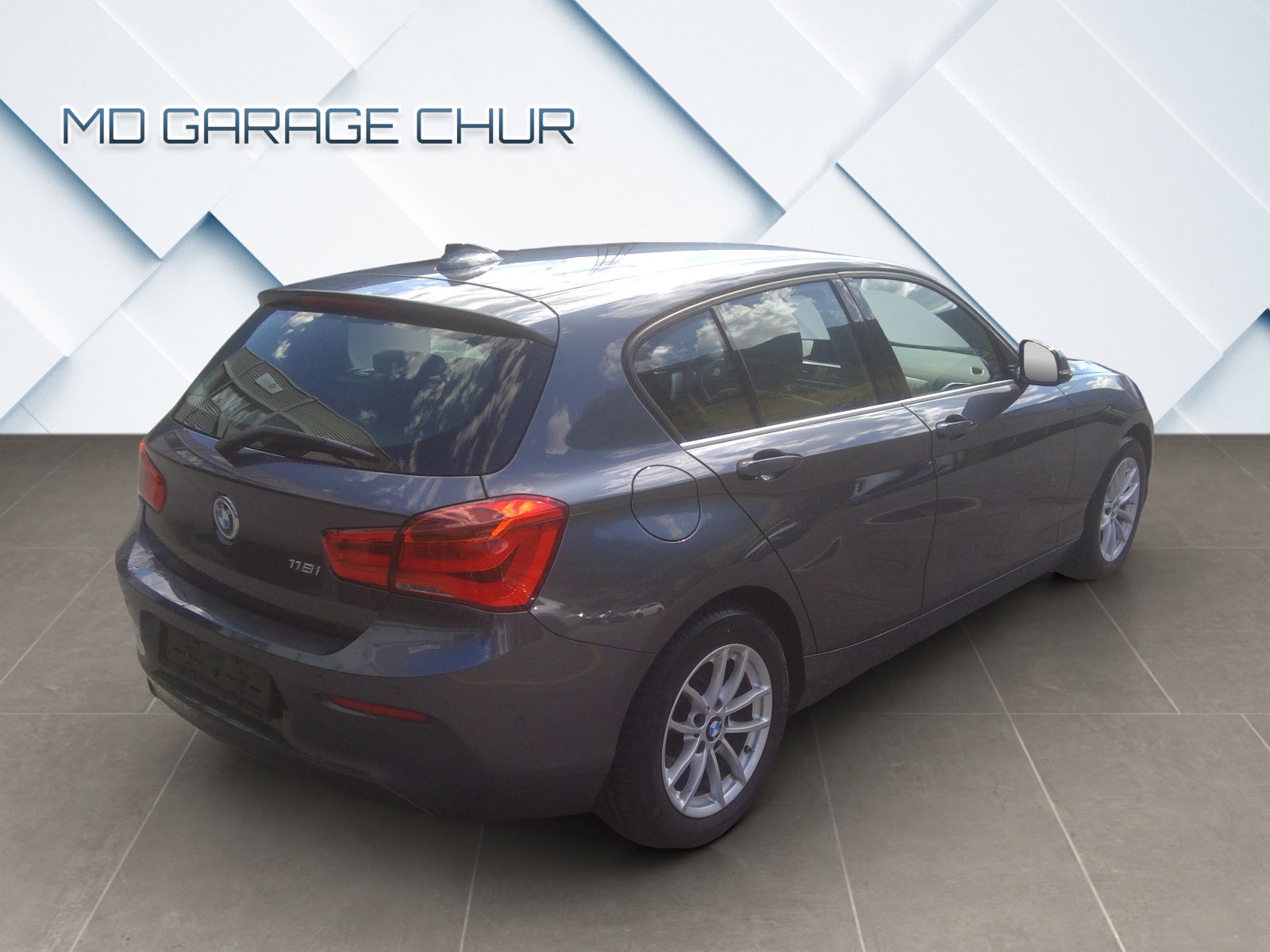 BMW 118i Essential Edition Steptronic-image-7