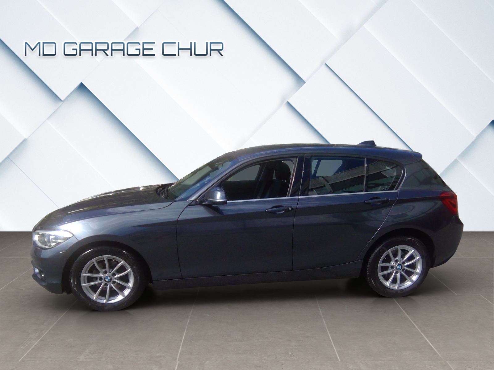 BMW 118i Essential Edition Steptronic-image-2