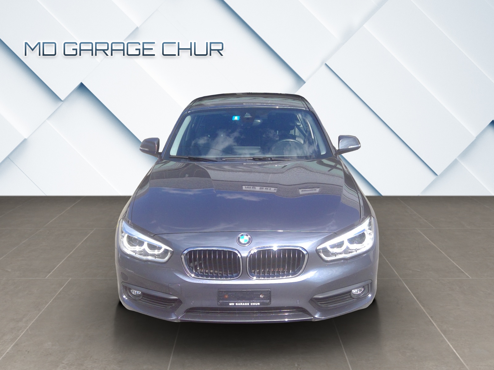 BMW 118i Essential Edition Steptronic-image-0