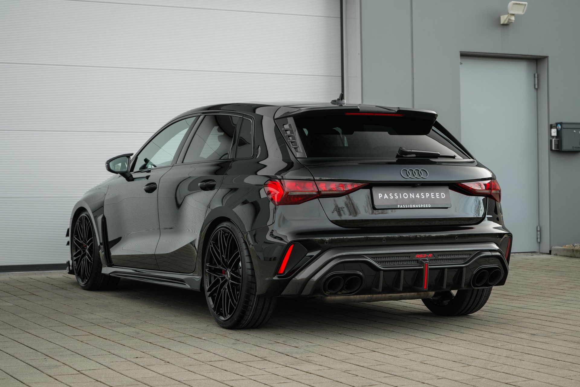 AUDI RS3 Sportback 2.5 TSI quattro S-tronic-image-5