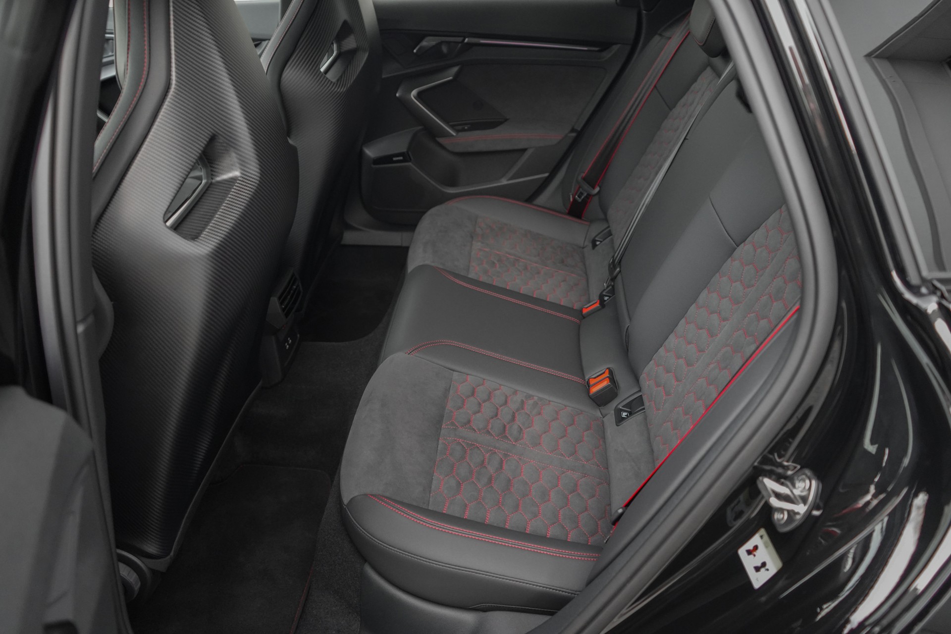 AUDI RS3 Sportback 2.5 TSI quattro S-tronic-image-18