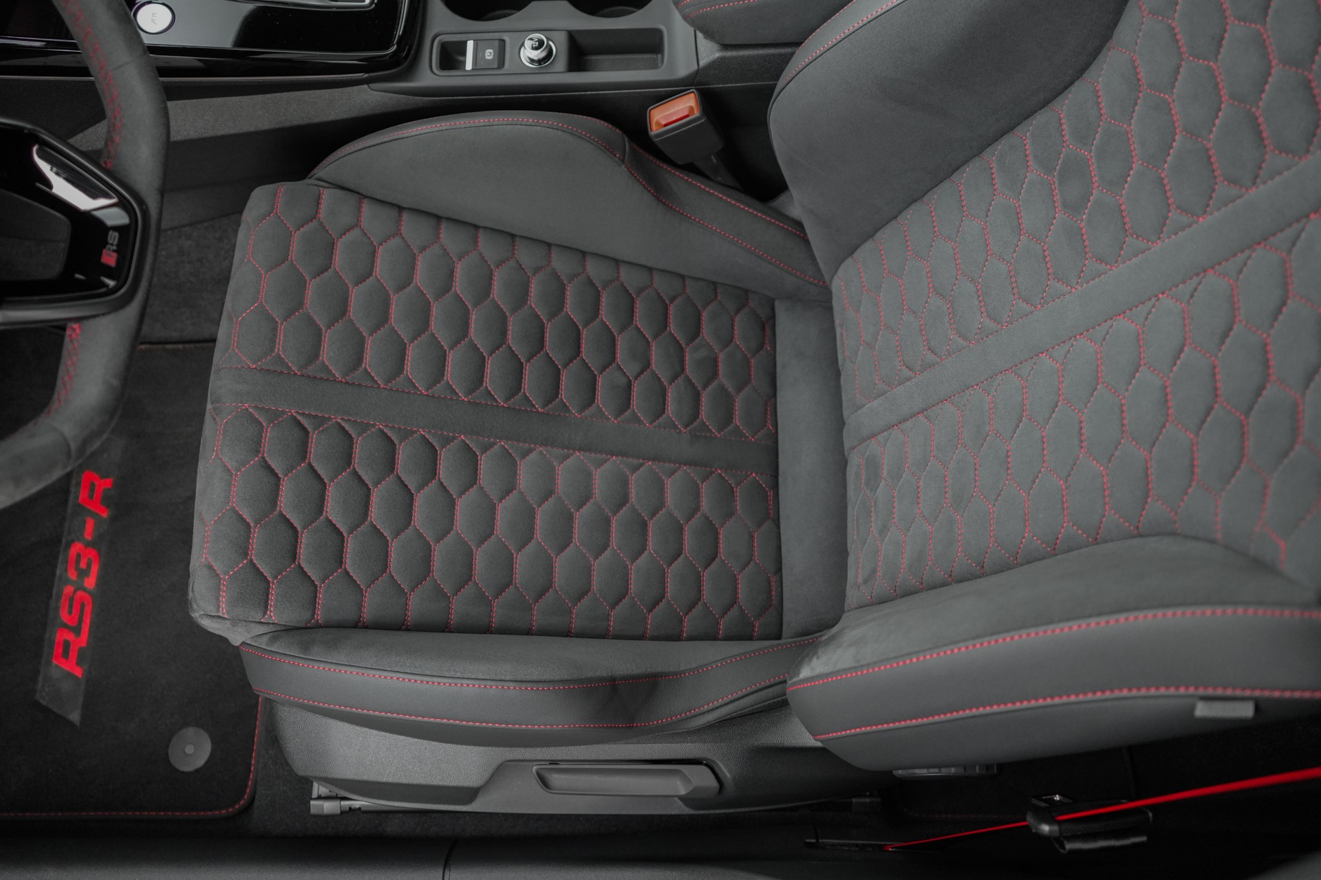 AUDI RS3 Sportback 2.5 TSI quattro S-tronic-image-13