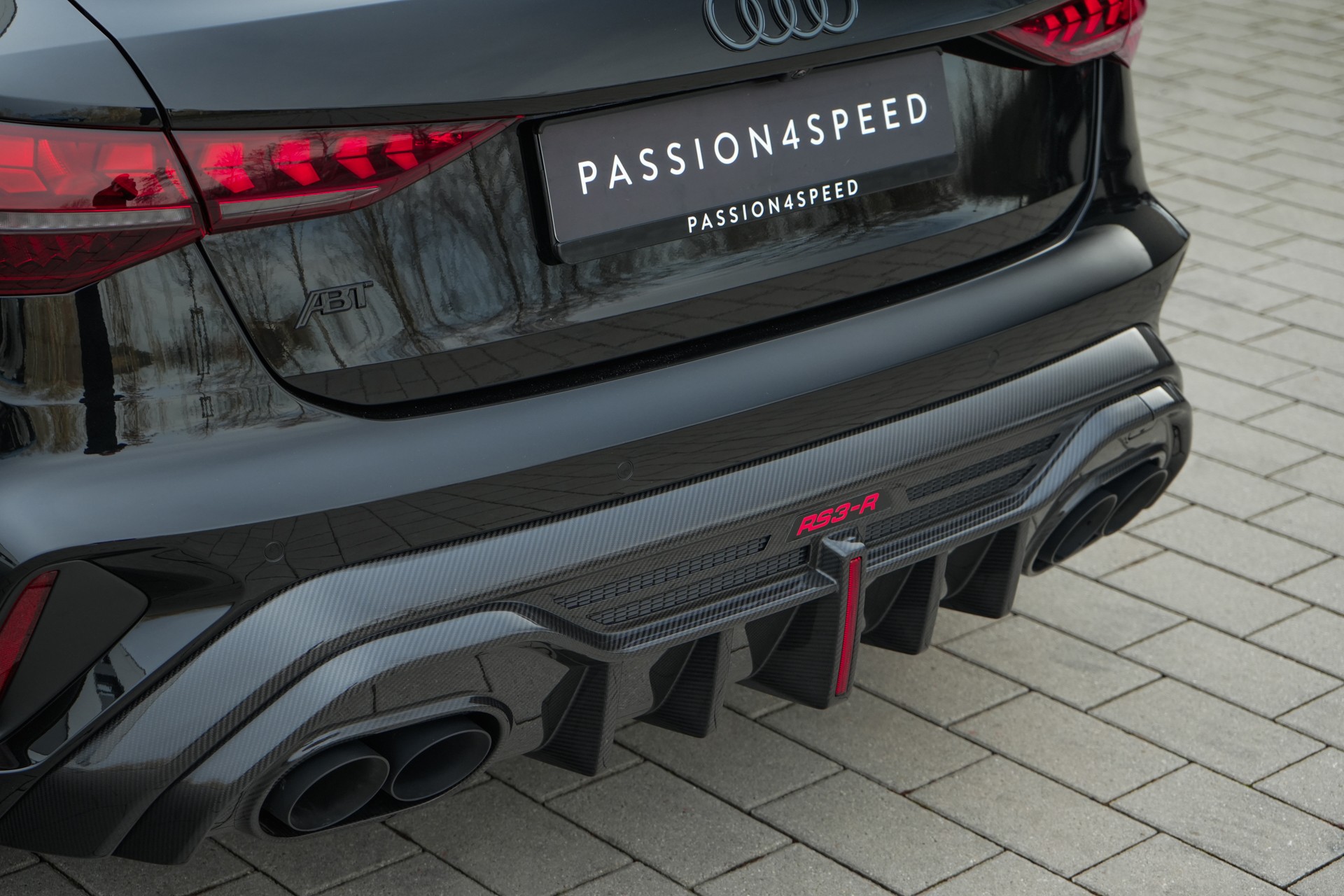 AUDI RS3 Sportback 2.5 TSI quattro S-tronic-image-8