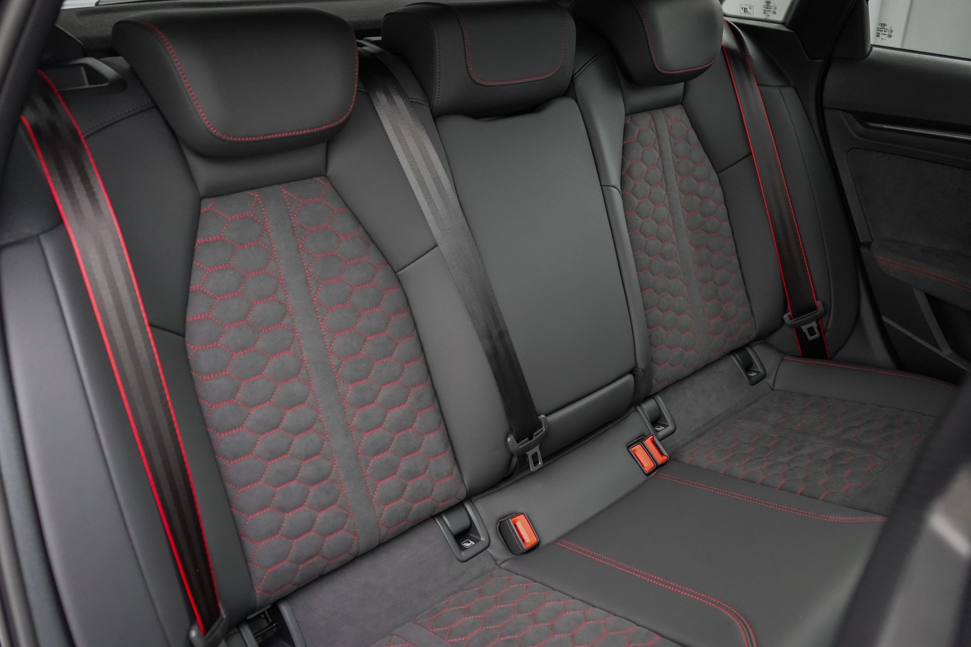 AUDI RS3 Sportback 2.5 TSI quattro S-tronic-image-22