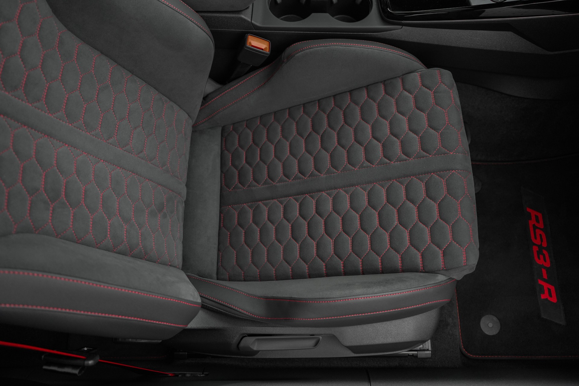 AUDI RS3 Sportback 2.5 TSI quattro S-tronic-image-16